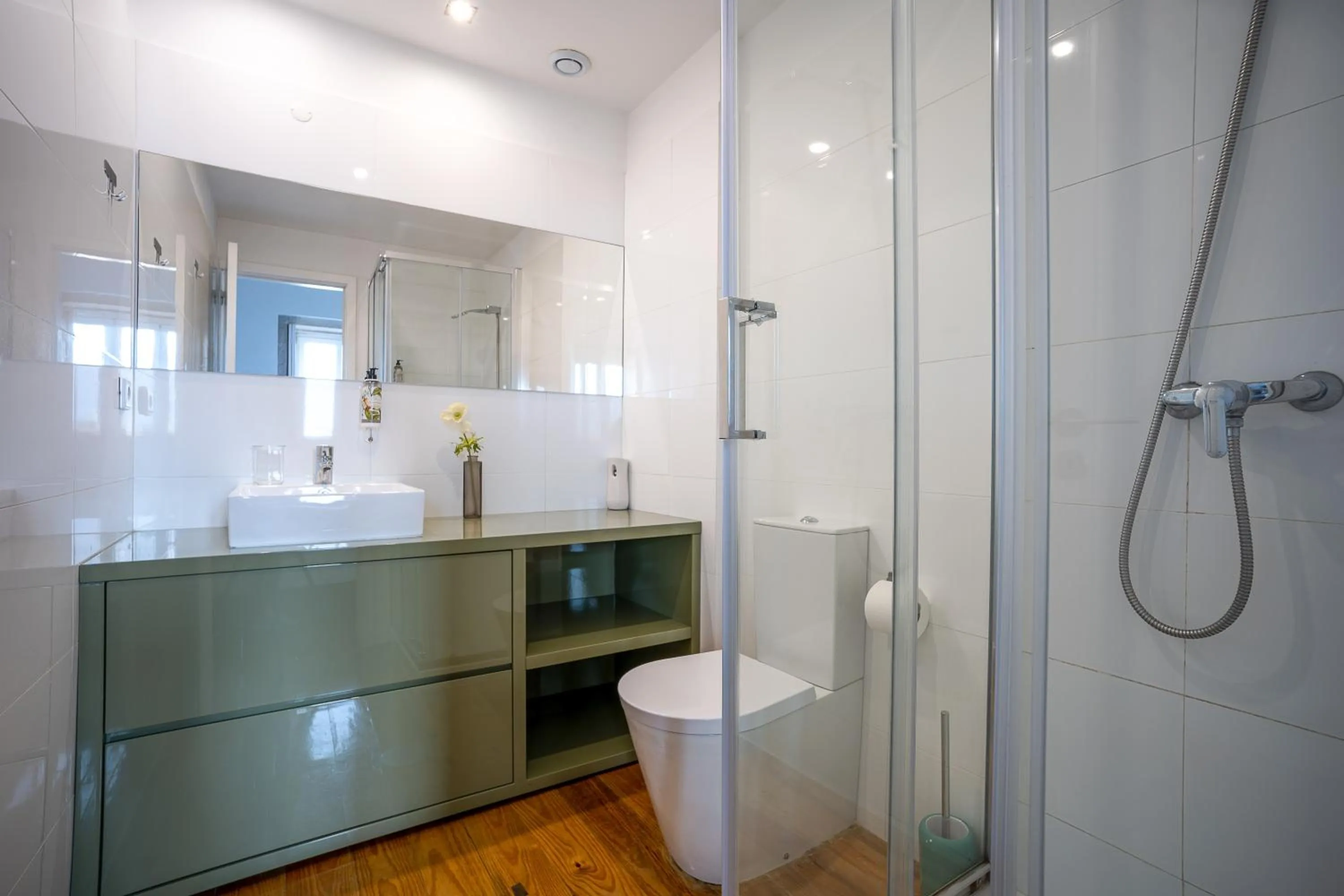 Shower in Oporto Trendy Apartments