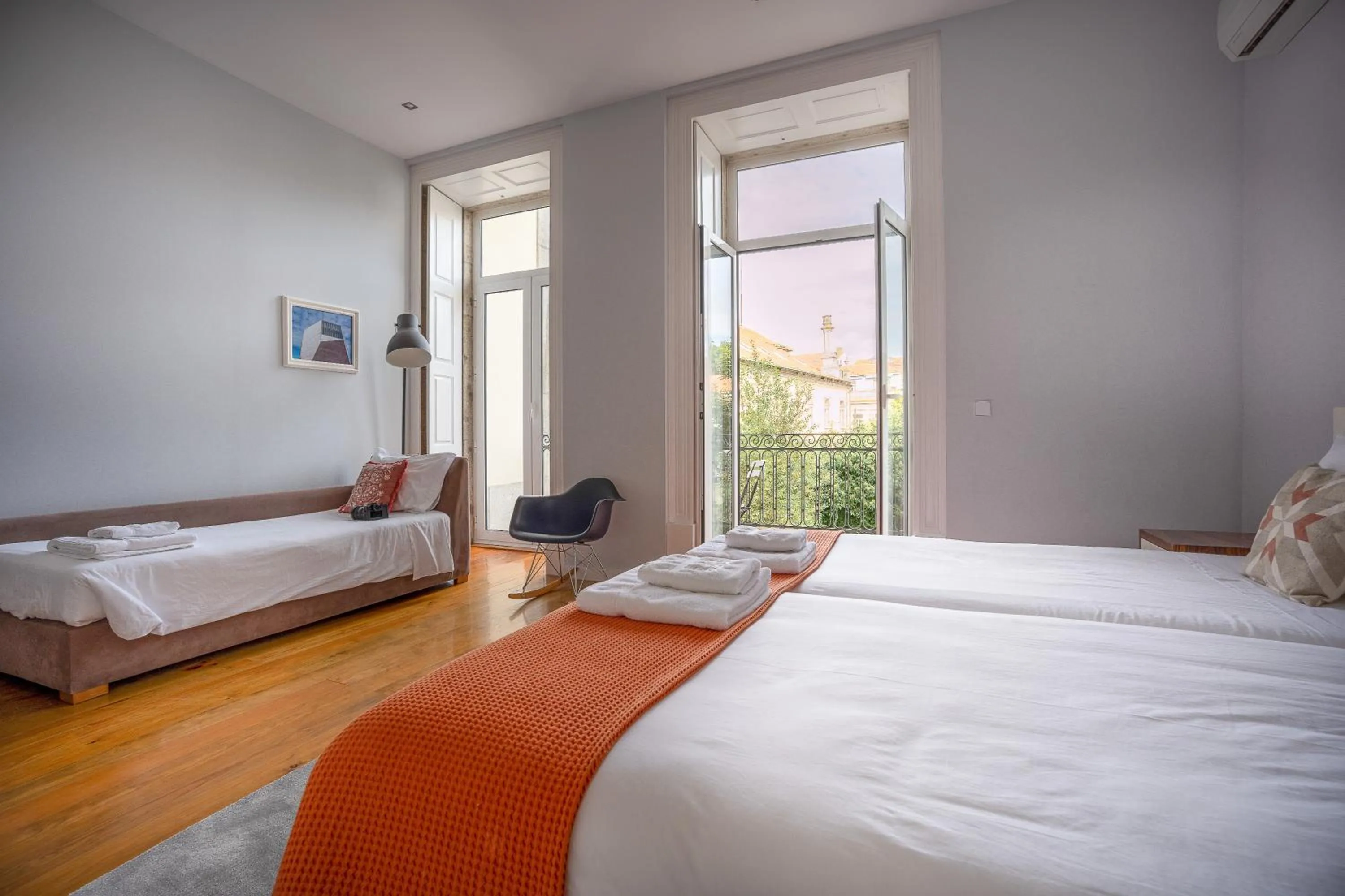 Photo of the whole room, Bed in Oporto Trendy Apartments