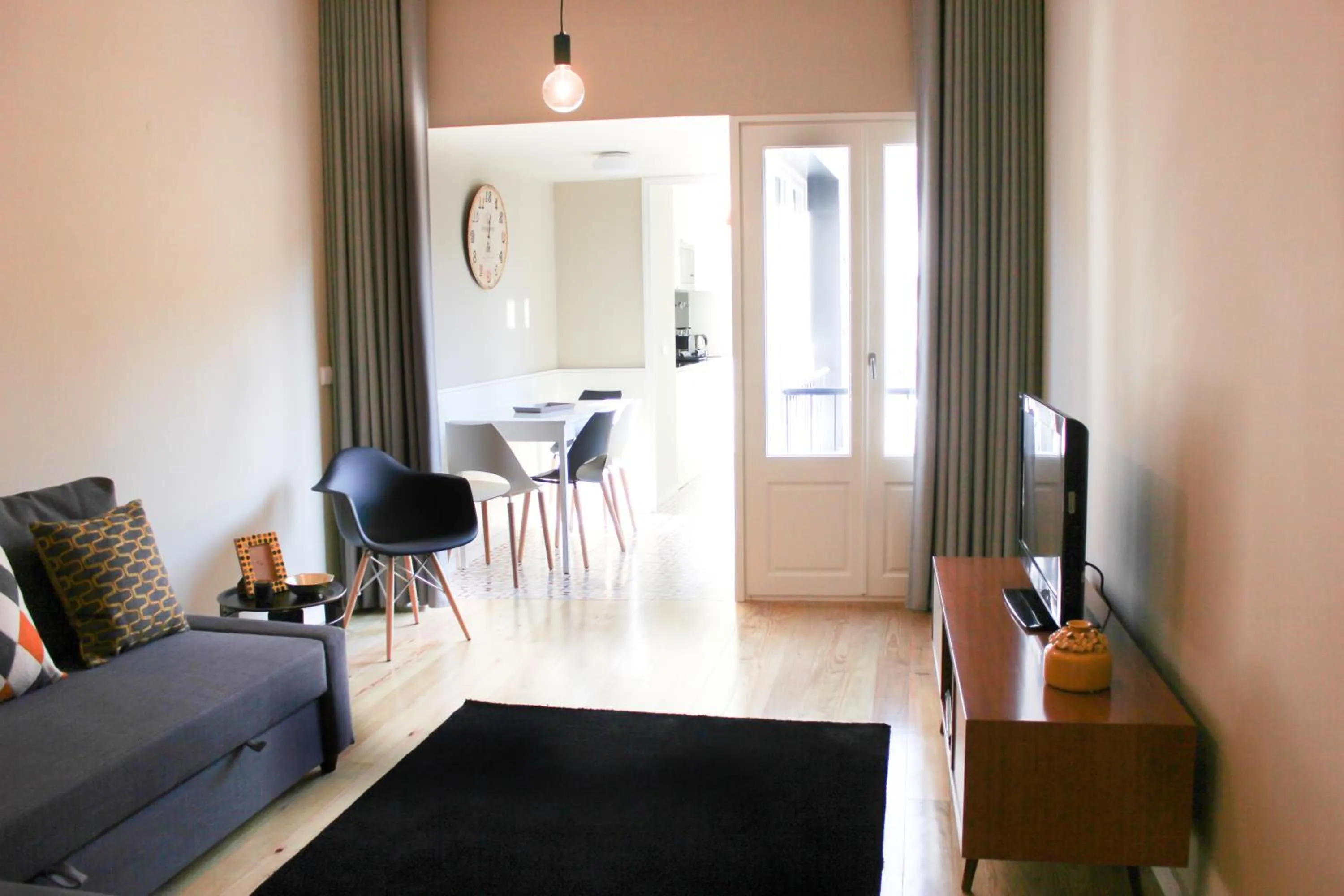 Living room, Bed in Oporto Trendy Apartments