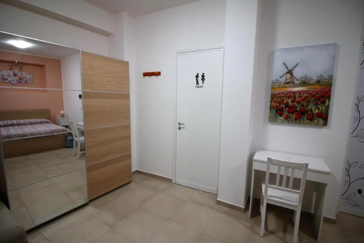 wardrobe, Bed in La Rosatea Rooms