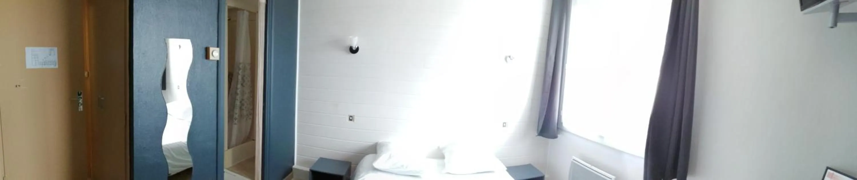 Bedroom in Les Voyageurs