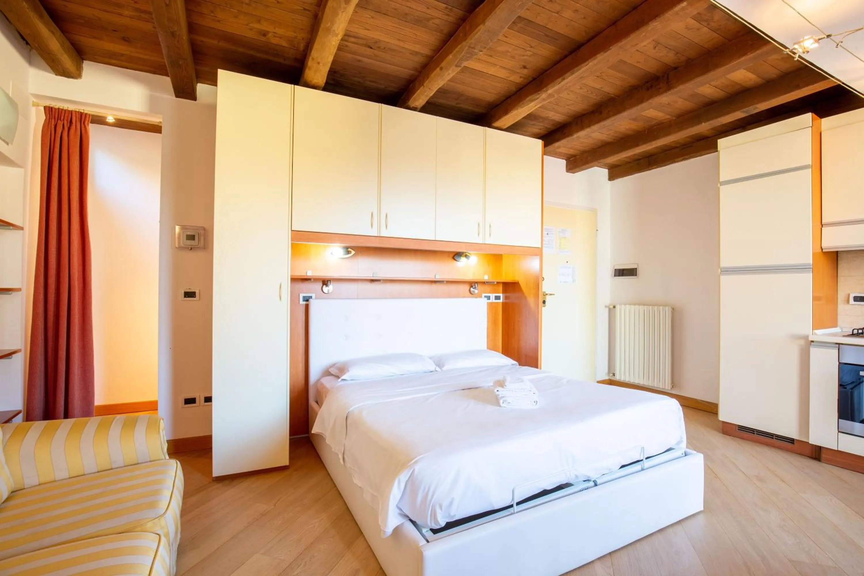 Bed in BolognaRoomscom - Santo Stefano Apartments