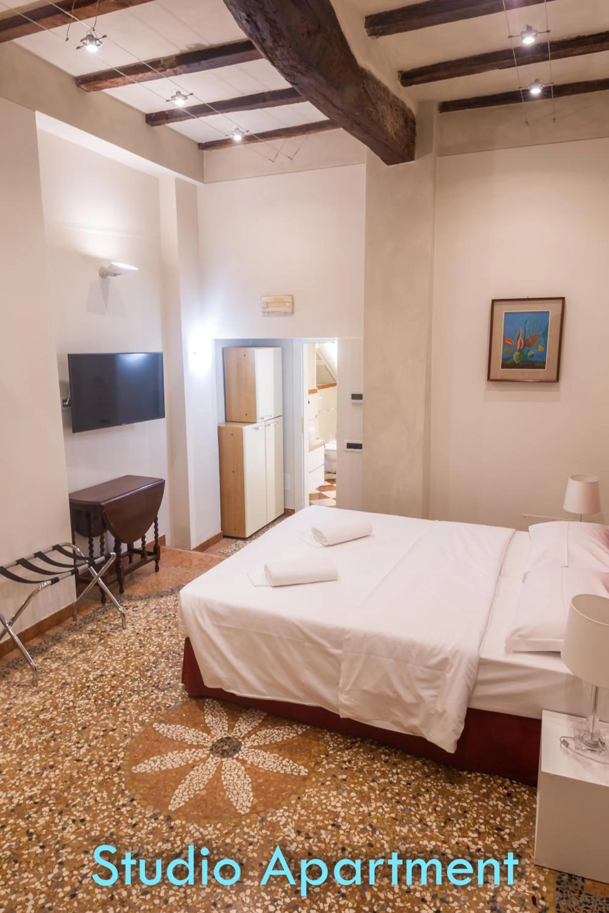 Bed in BolognaRoomscom - Santo Stefano Apartments