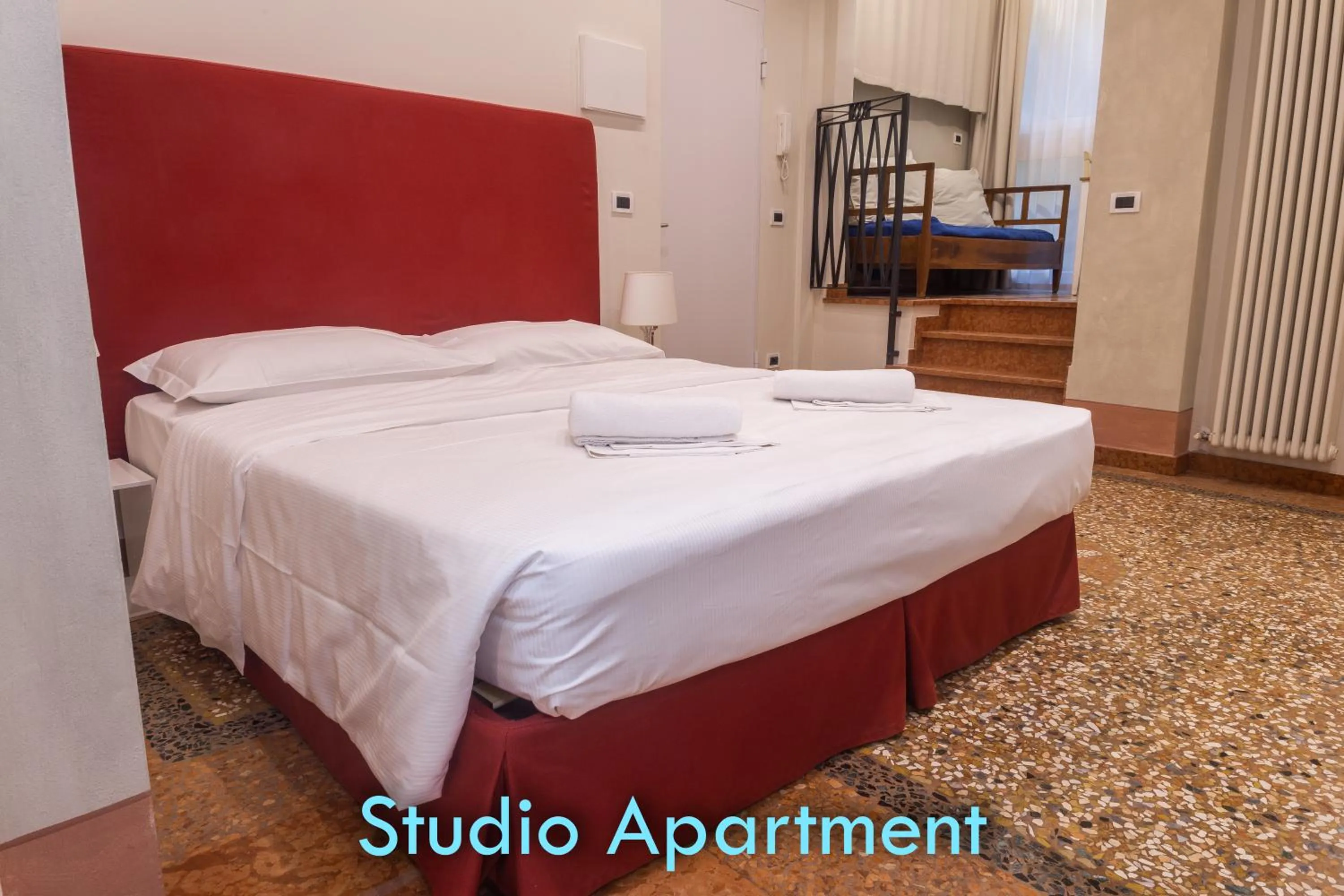 Bed in BolognaRoomscom - Santo Stefano Apartments