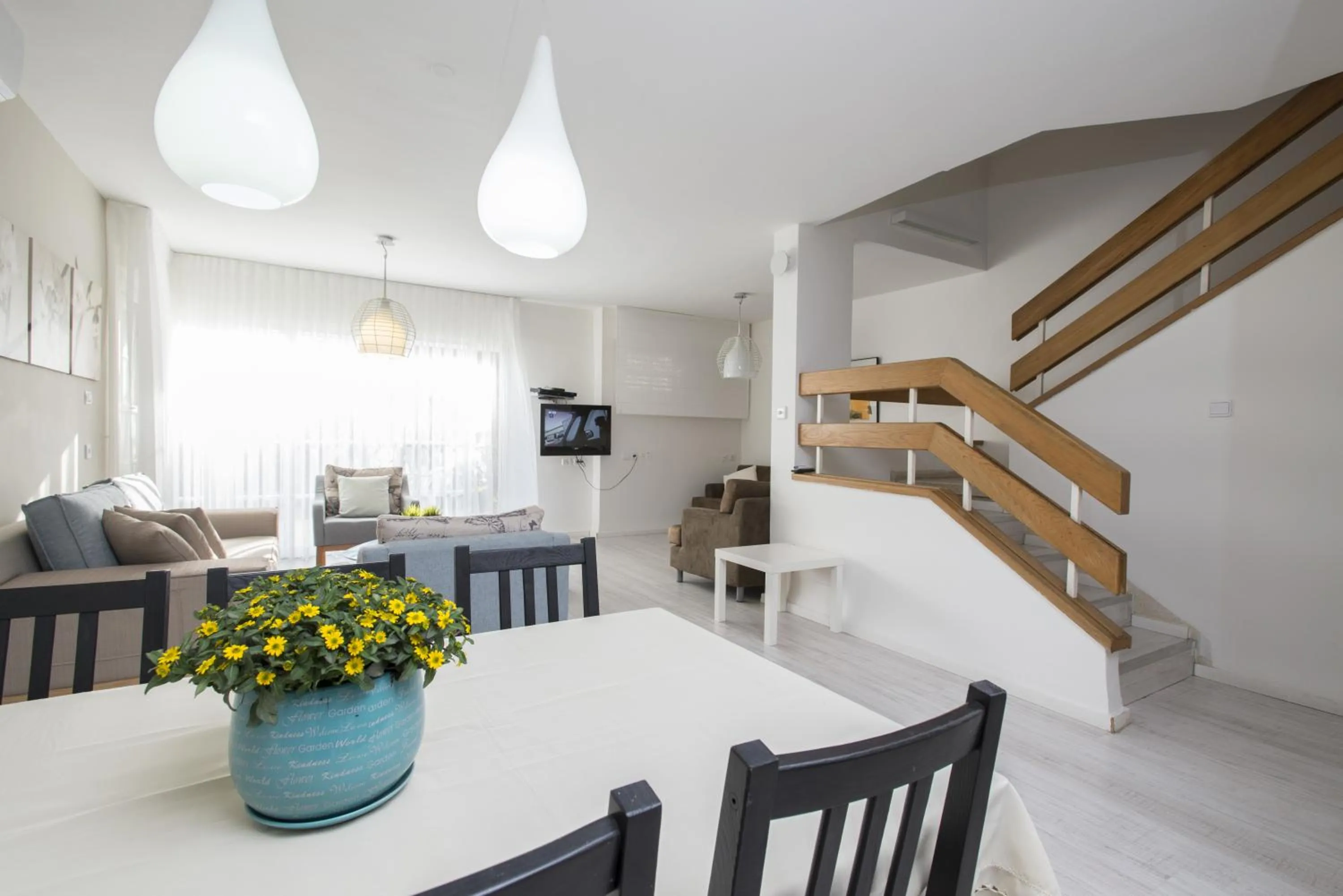 Seating area in Eshkol Housing Haifa - Luxury Villa Panoramic Sea View חיפה כרמל