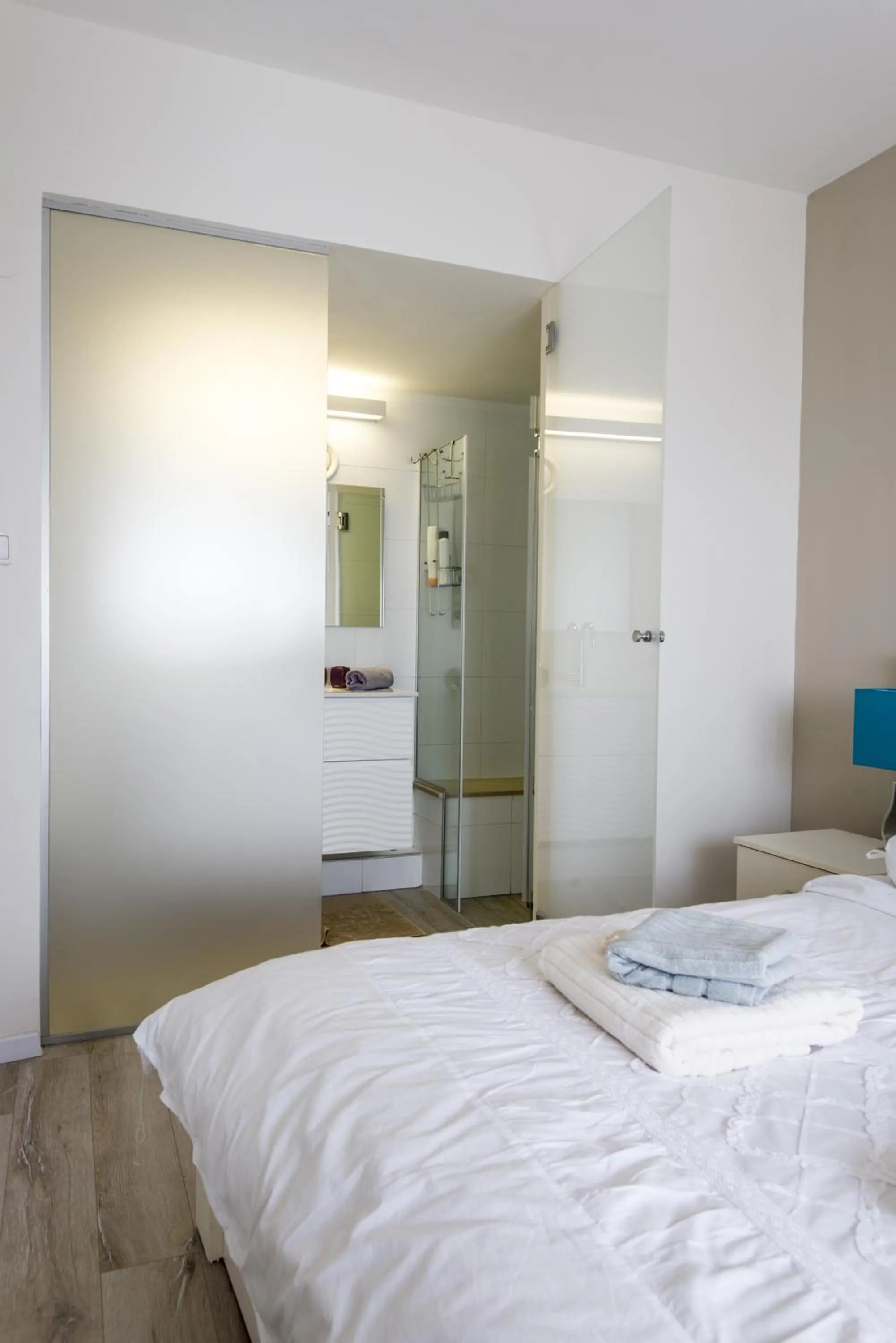 Bathroom, Bed in Eshkol Housing Haifa - Luxury Villa Panoramic Sea View חיפה כרמל
