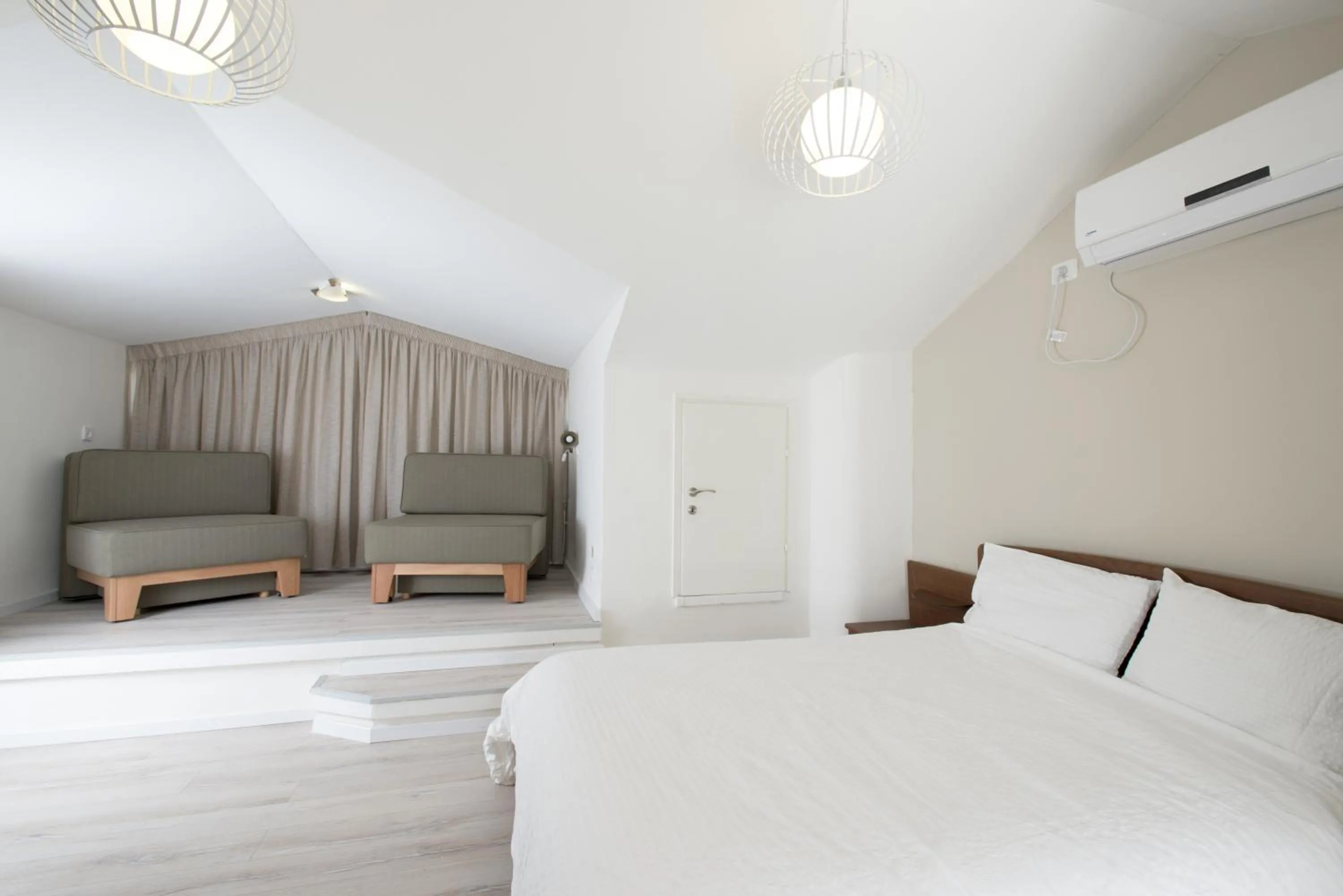 Bedroom, Bed in Eshkol Housing Haifa - Luxury Villa Panoramic Sea View חיפה כרמל