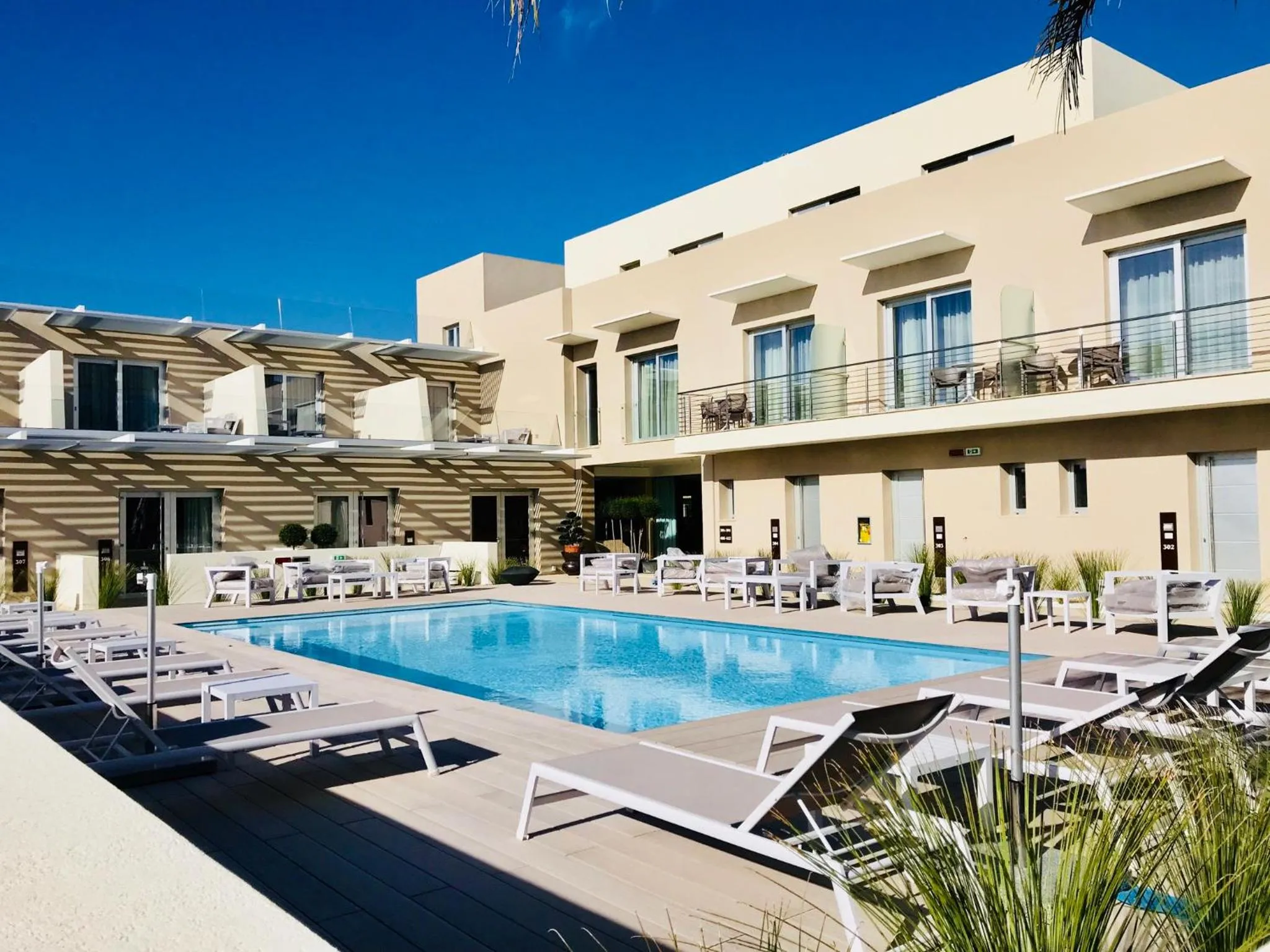 Pool view in Hotel Vespucci
