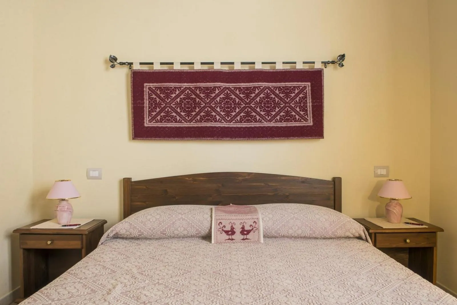 Decorative detail, Bed in Albergo Diffuso Il Mandorlo