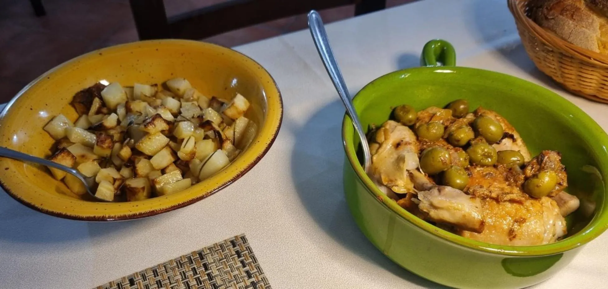 Restaurant/places to eat in Albergo Diffuso Il Mandorlo