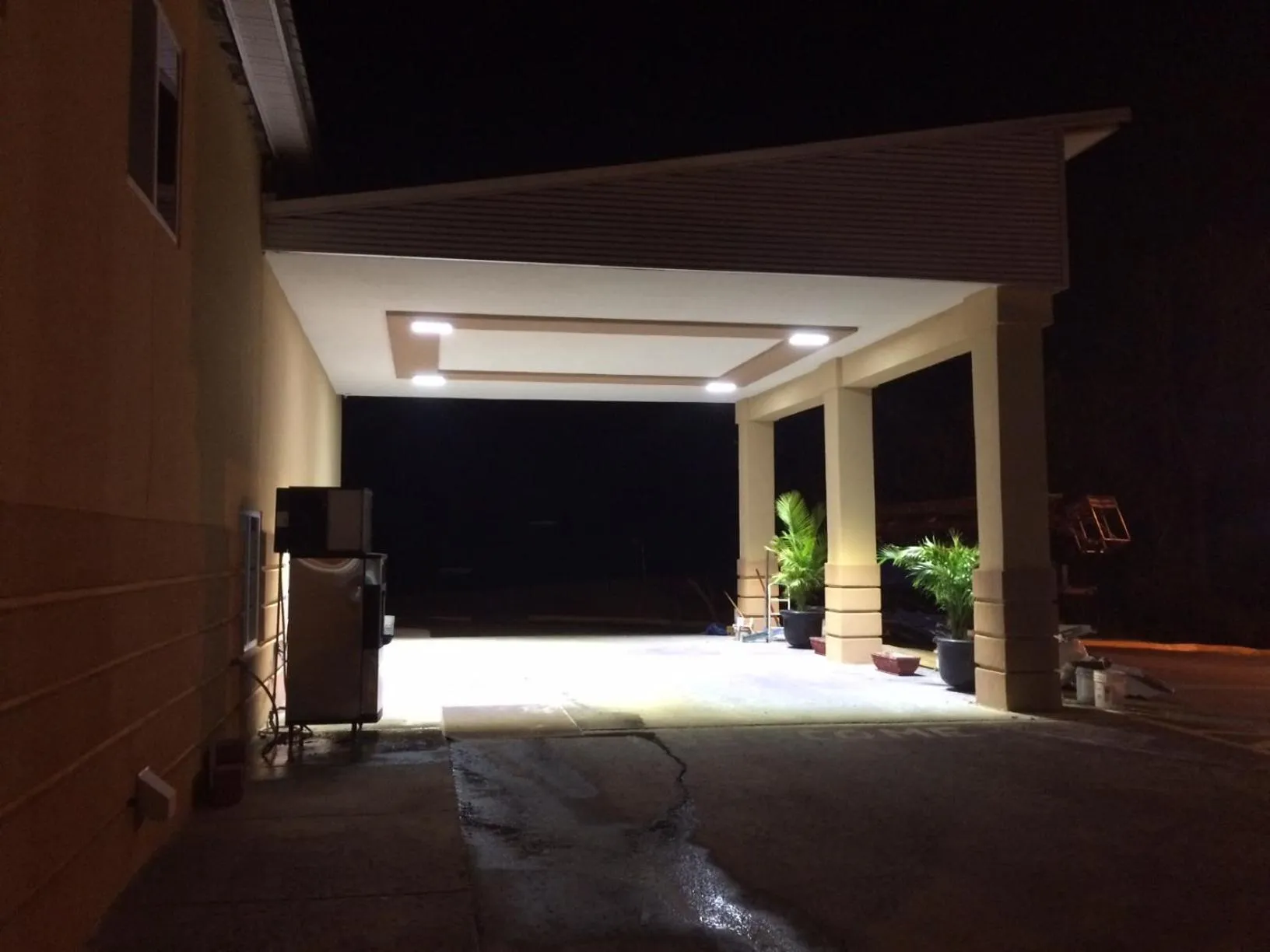 Property building in Lotus Inn and Suites Nashville