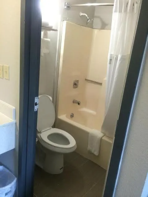 Bathroom in Lotus Inn and Suites Nashville