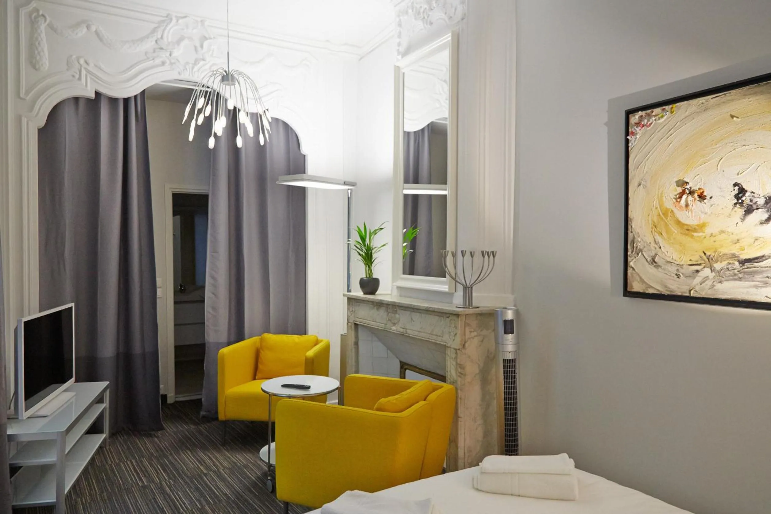 Photo of the whole room in La Résidence Arles Centre