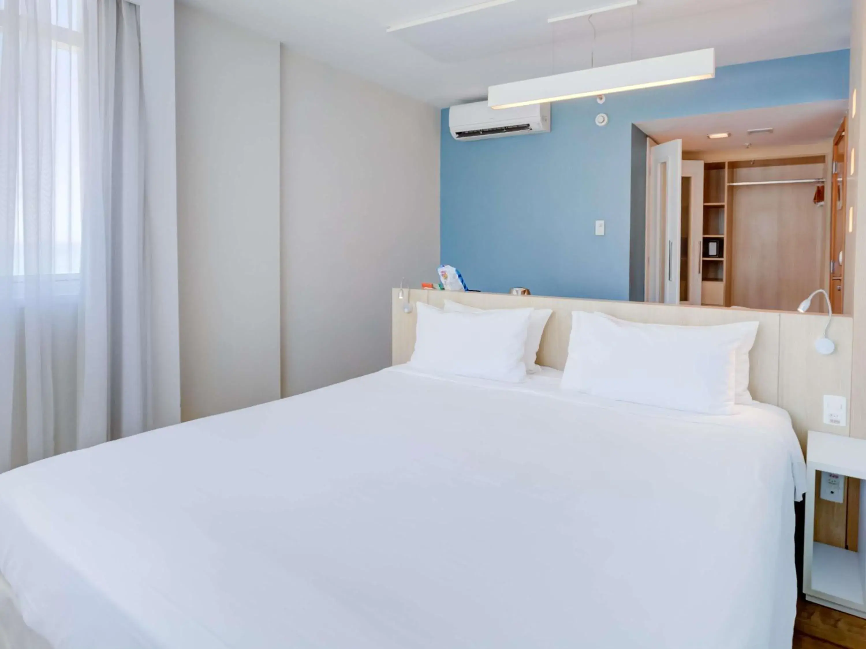 Superior Room with Double Bed and Ocean View in Mercure Rio de Janeiro Barra da Tijuca Superior Room with Double Bed and Ocean View in Mercure Rio de Janeiro Barra da Tijuca