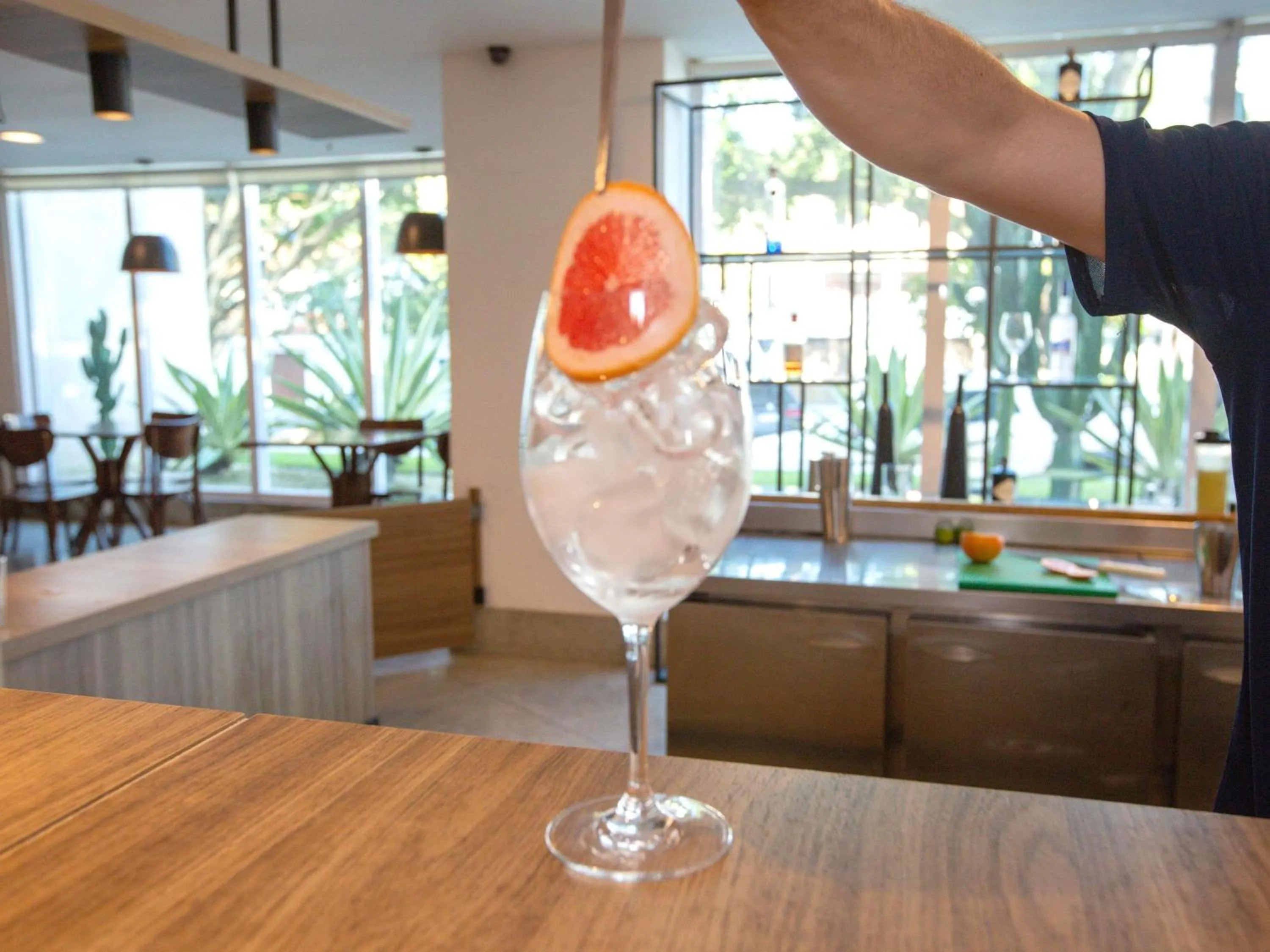 Lounge or bar in Mercure Rio de Janeiro Barra da Tijuca