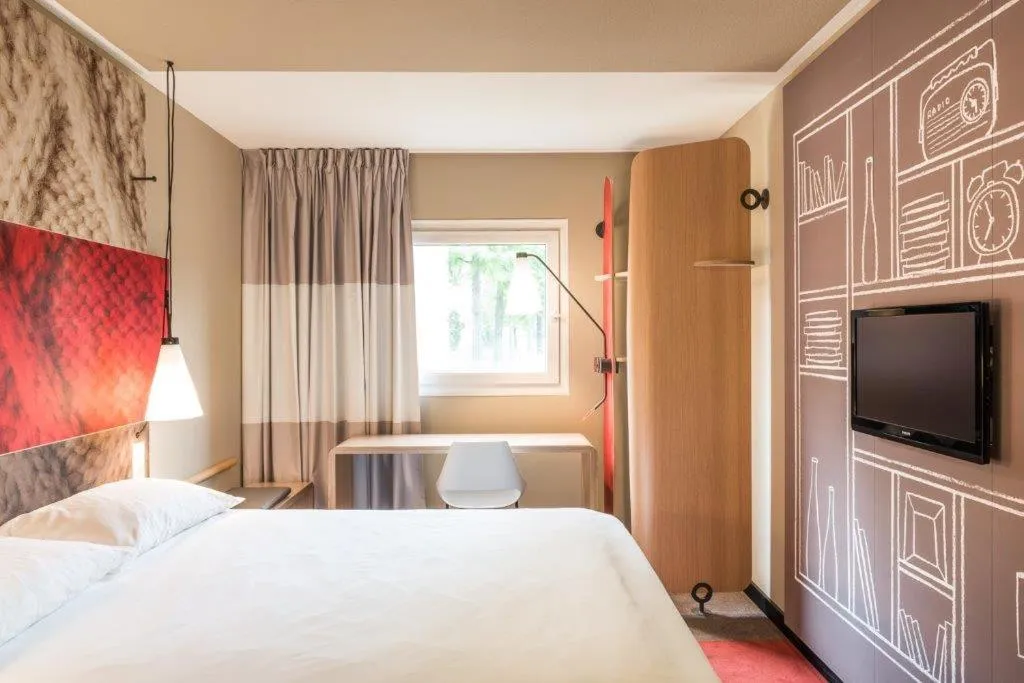 Living room, Bed in Ibis Hamburg City