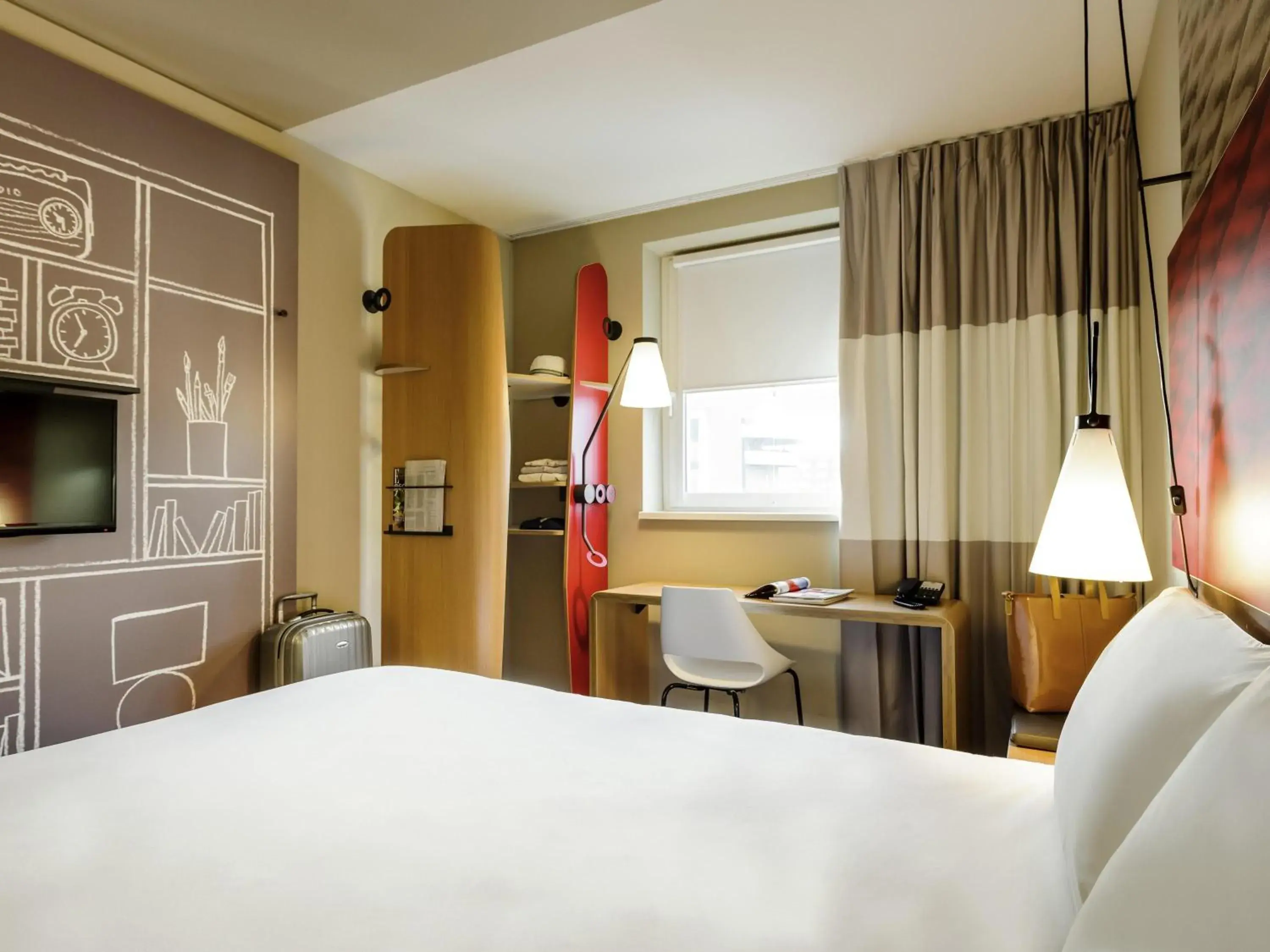 Superior Queen Room with Single Sofa Bed in Ibis Hamburg City Superior Queen Room with Single Sofa Bed in Ibis Hamburg City