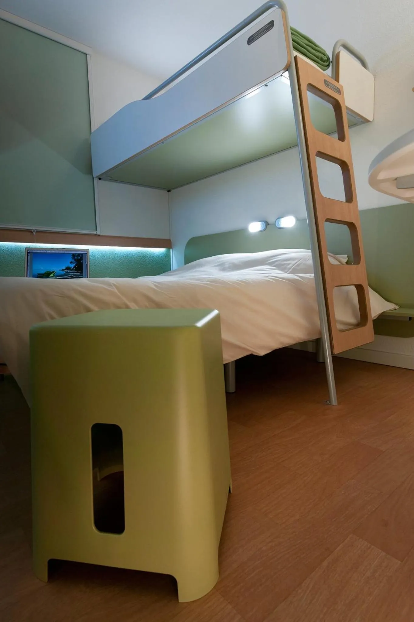 Photo of the whole room, Bed in ibis budget Bordeaux Sud