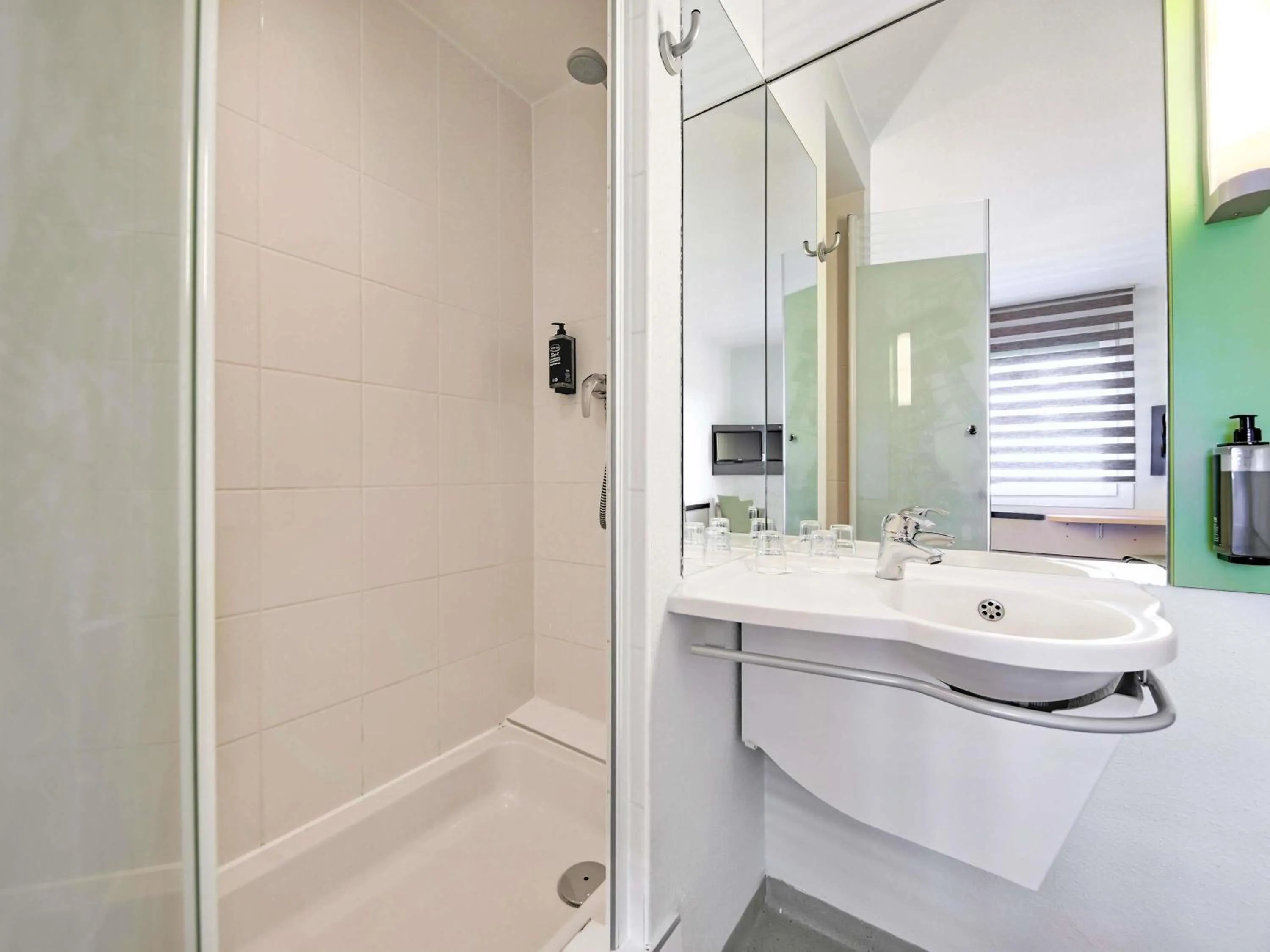 Property building in ibis budget Bordeaux Sud