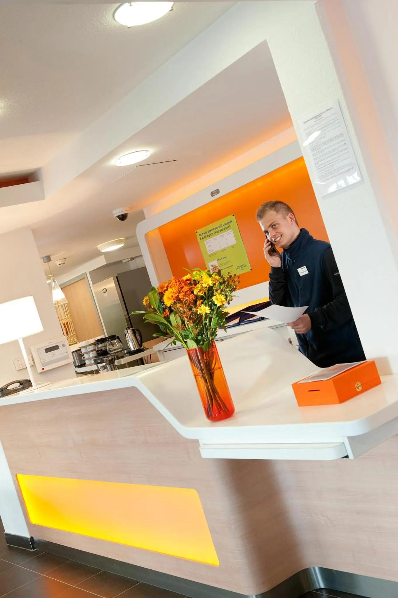 Lobby or reception in ibis budget Bordeaux Sud