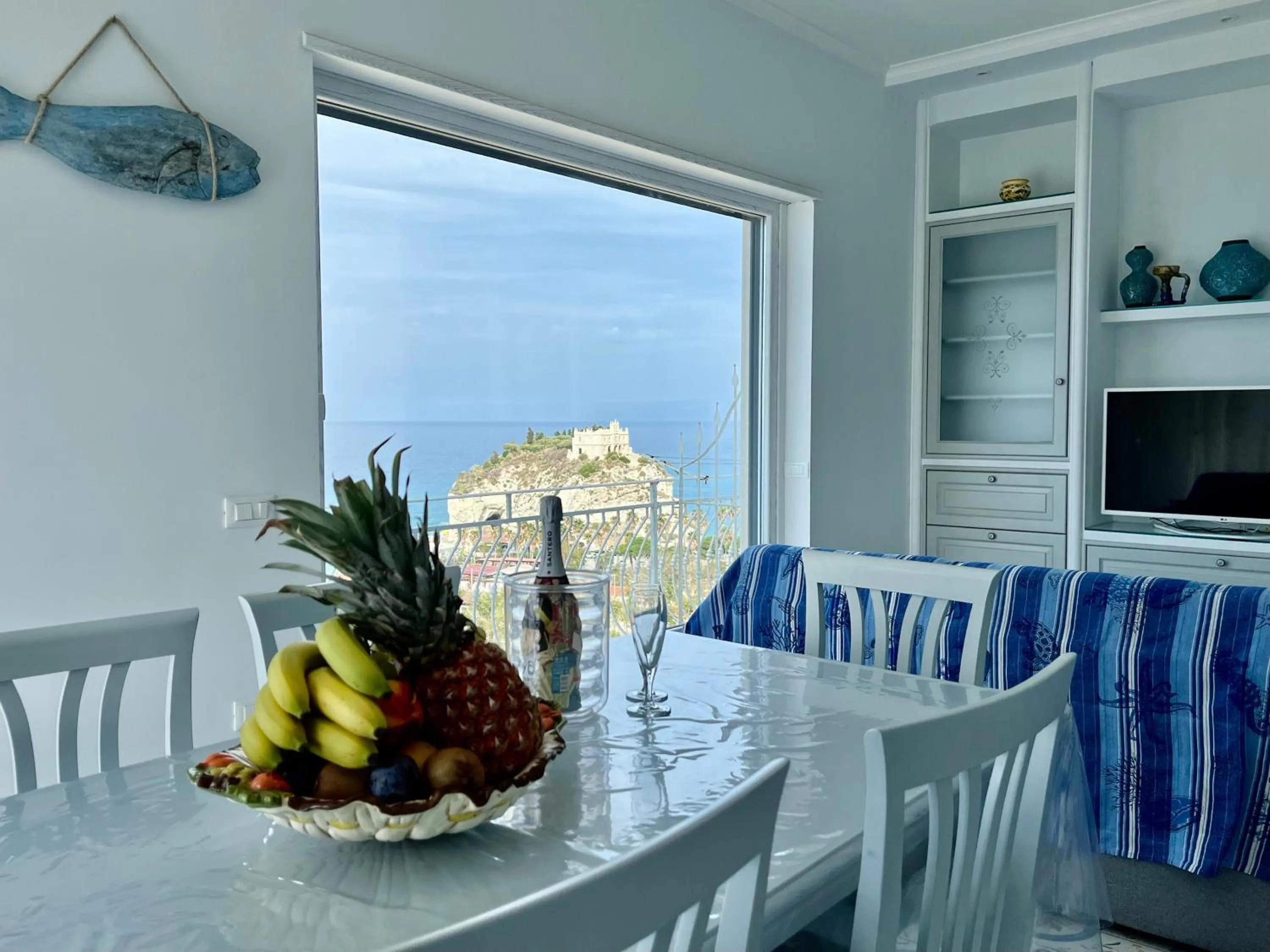 Summer in Bella Tropea Suite