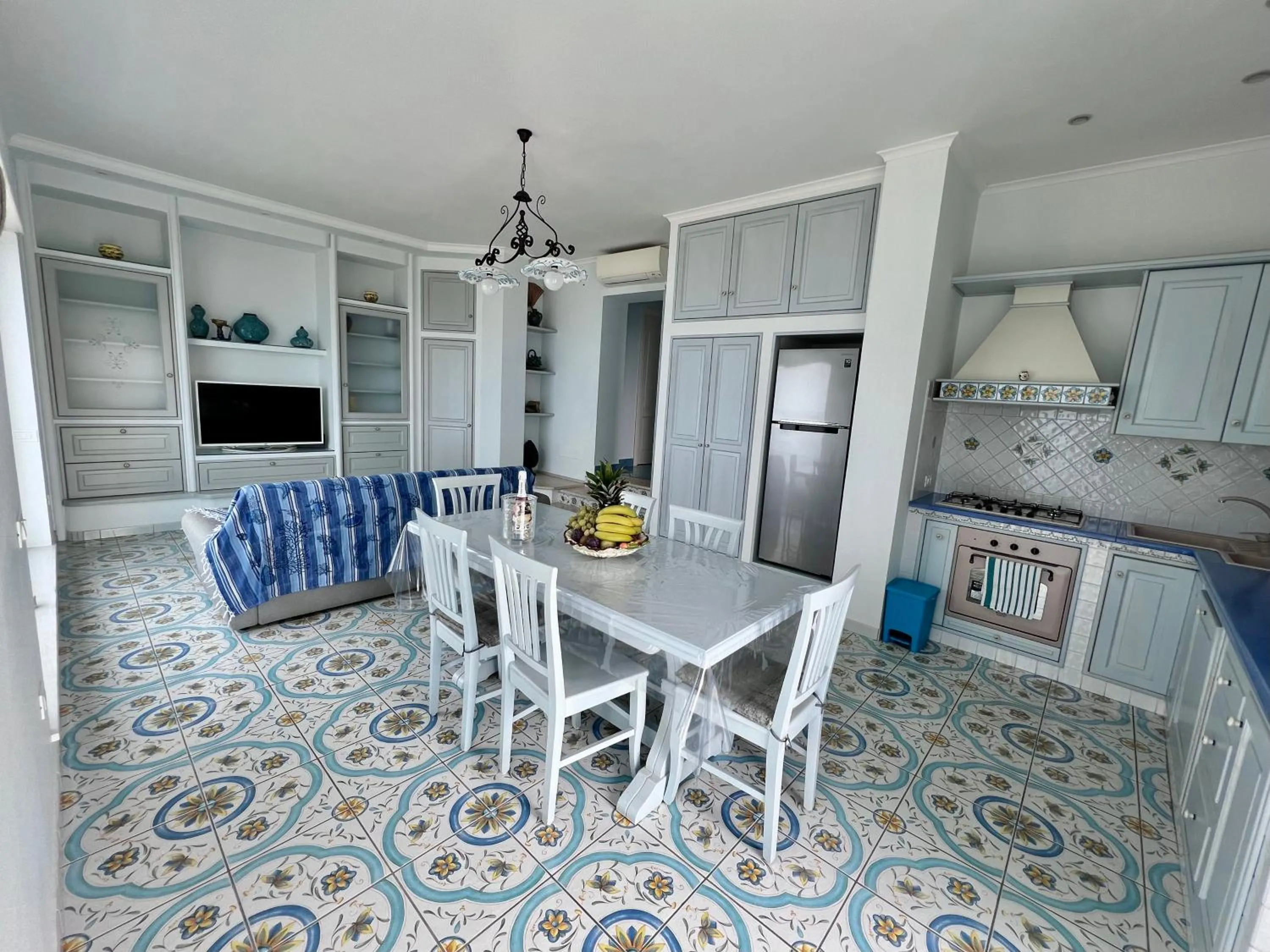 TV and multimedia in Bella Tropea Suite