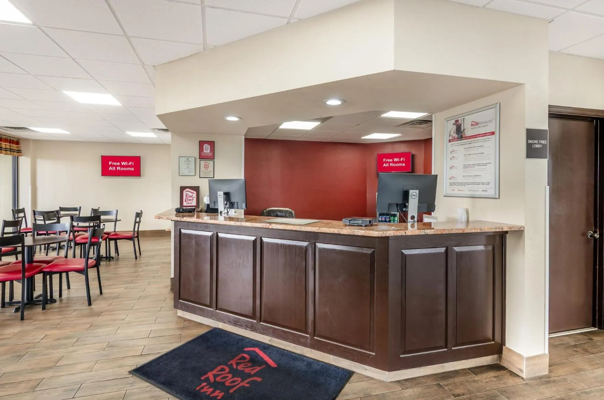 Lobby or reception in Red Roof Inn Staunton
