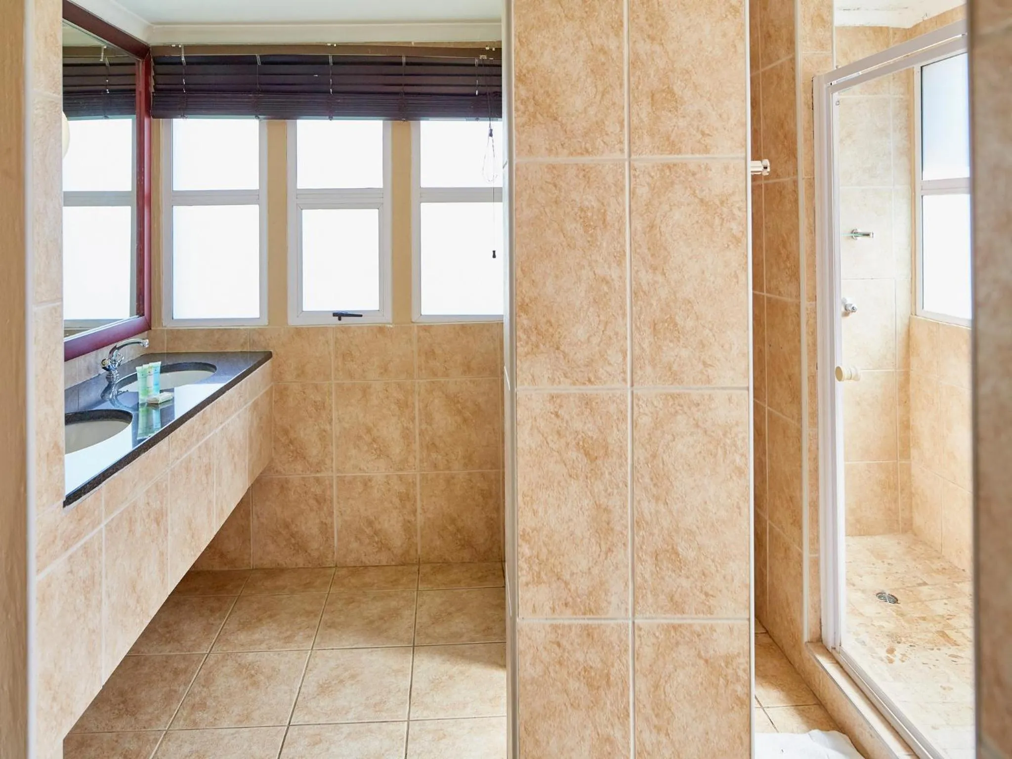 Shower in First Group Midlands Saddle and Trout