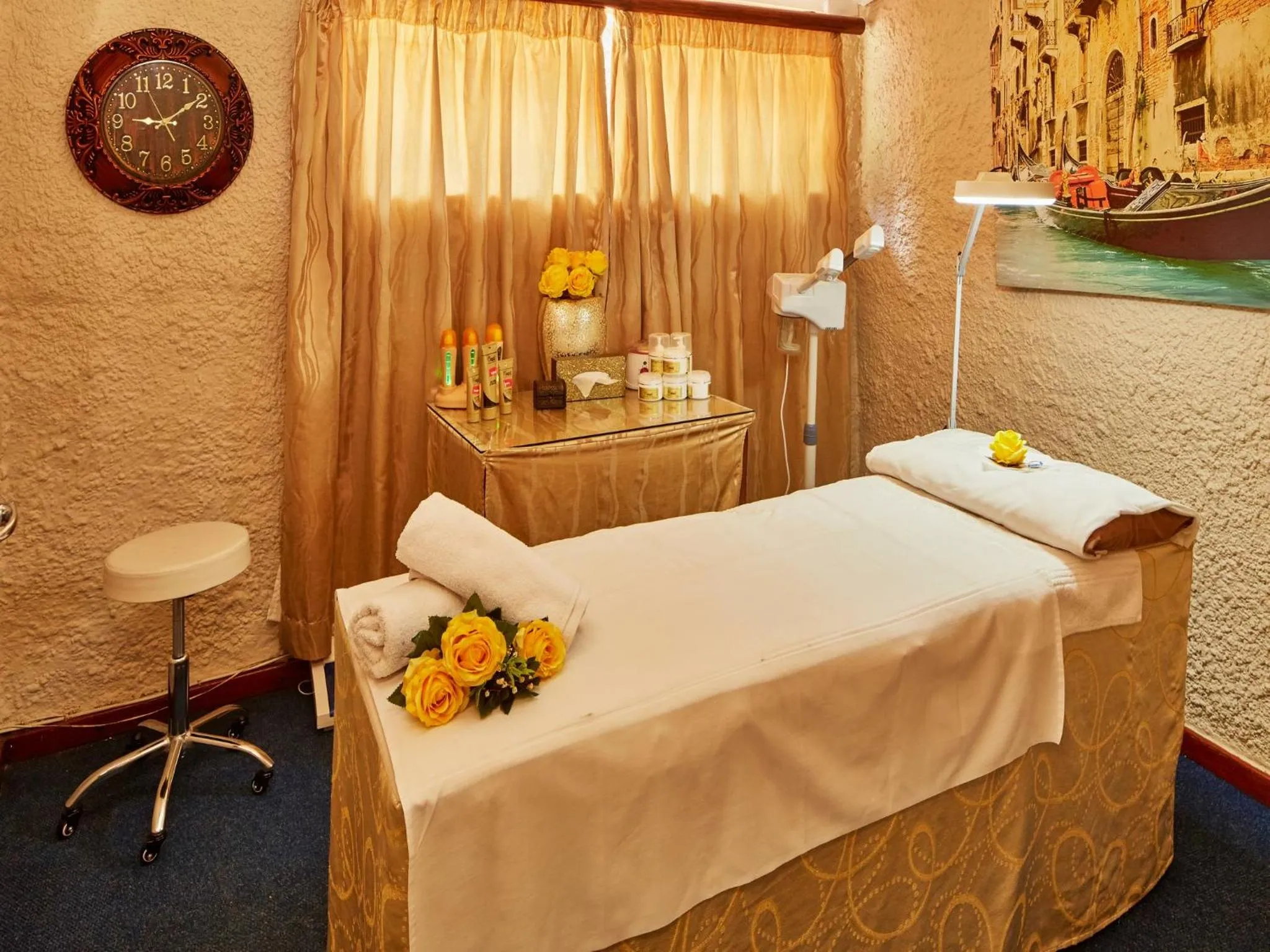 Massage, Bed in First Group Midlands Saddle and Trout