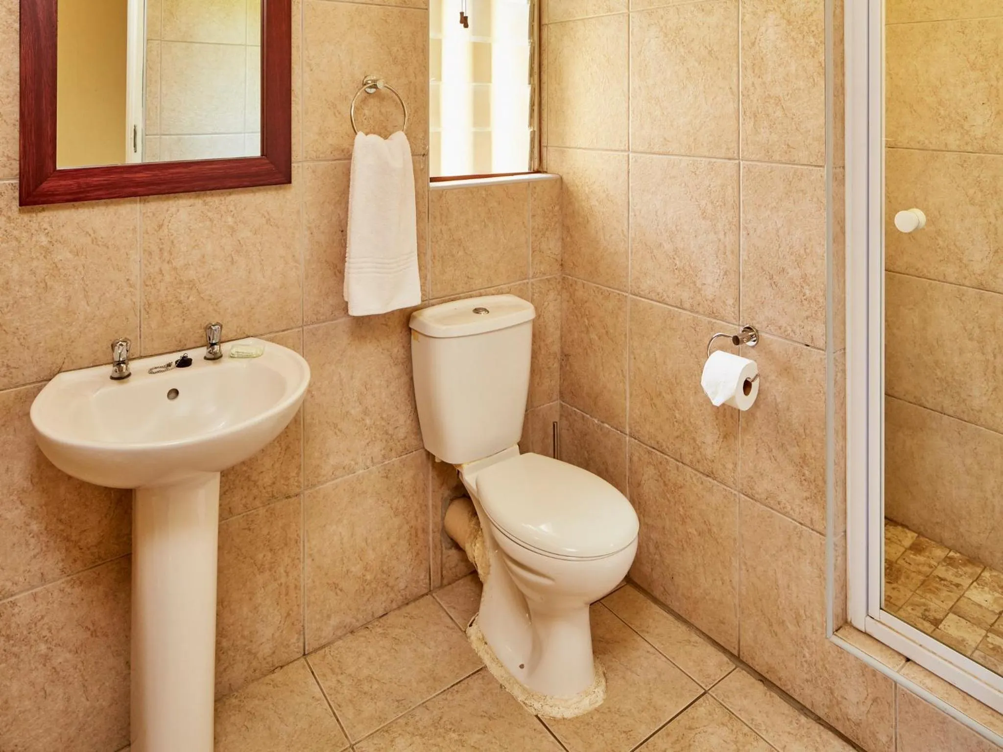 Shower in First Group Midlands Saddle and Trout