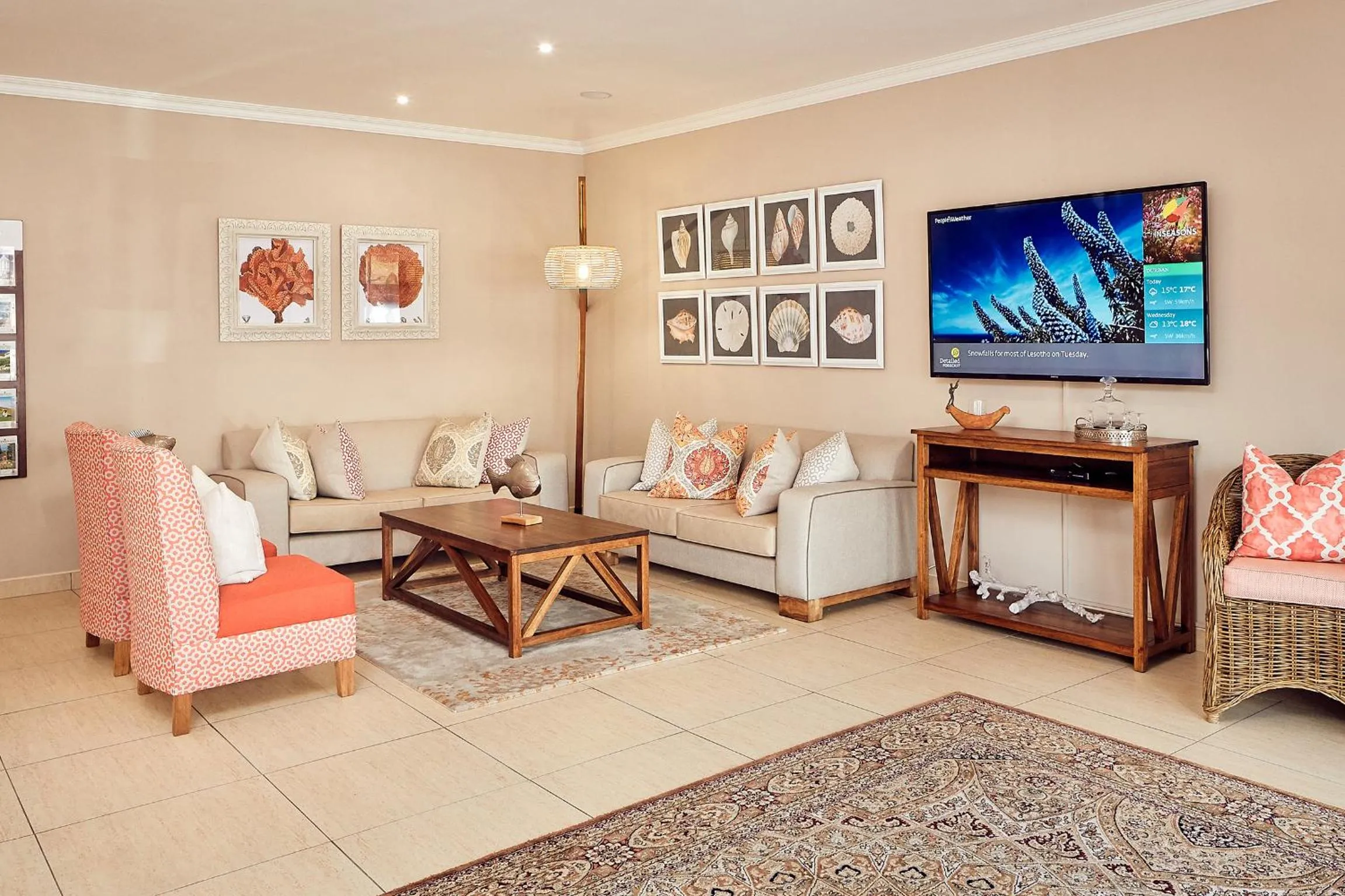 Lobby or reception in First Group Kowie River Chalets