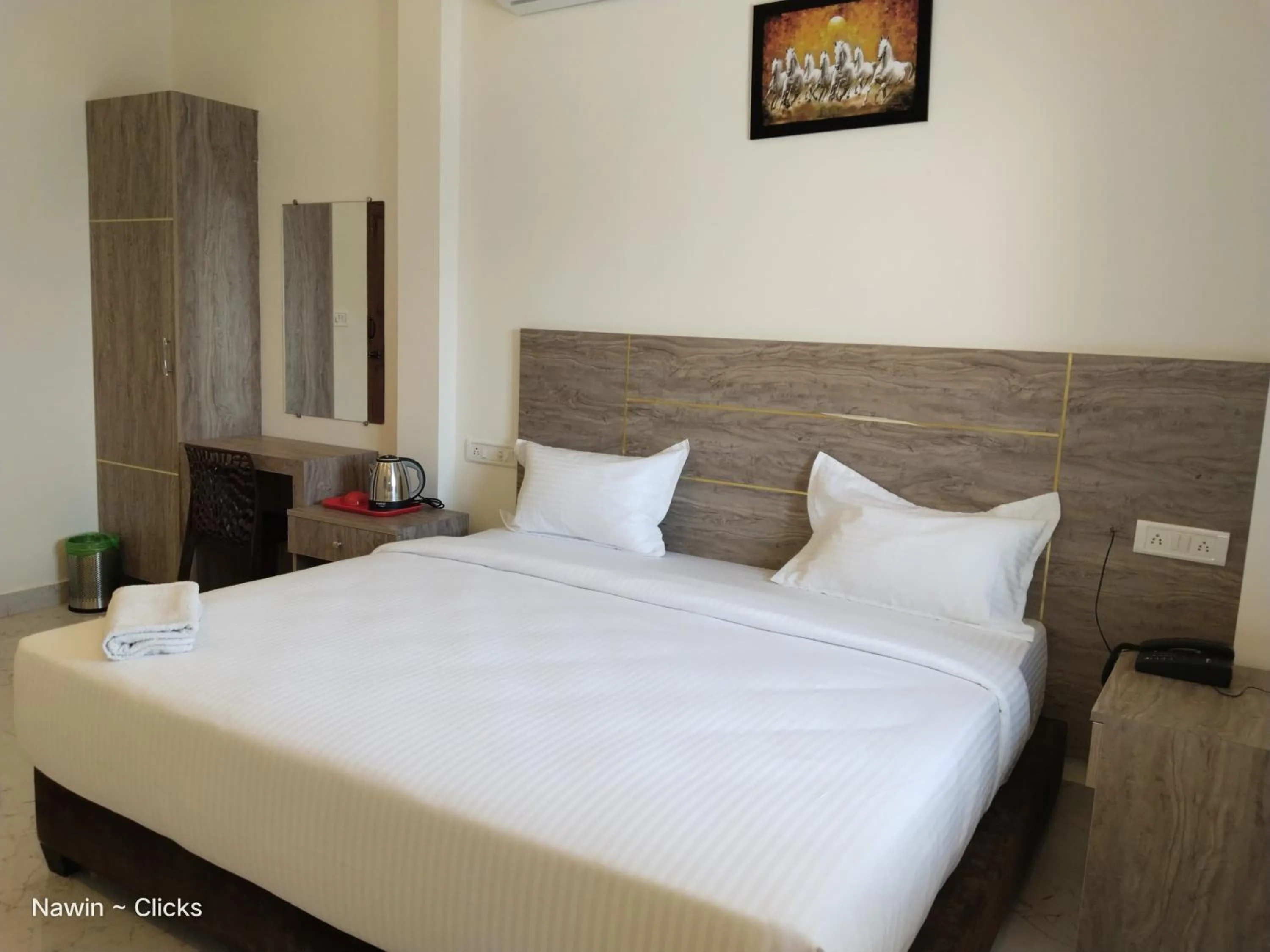 Bed in RedFox Hotel-T.Nagar
