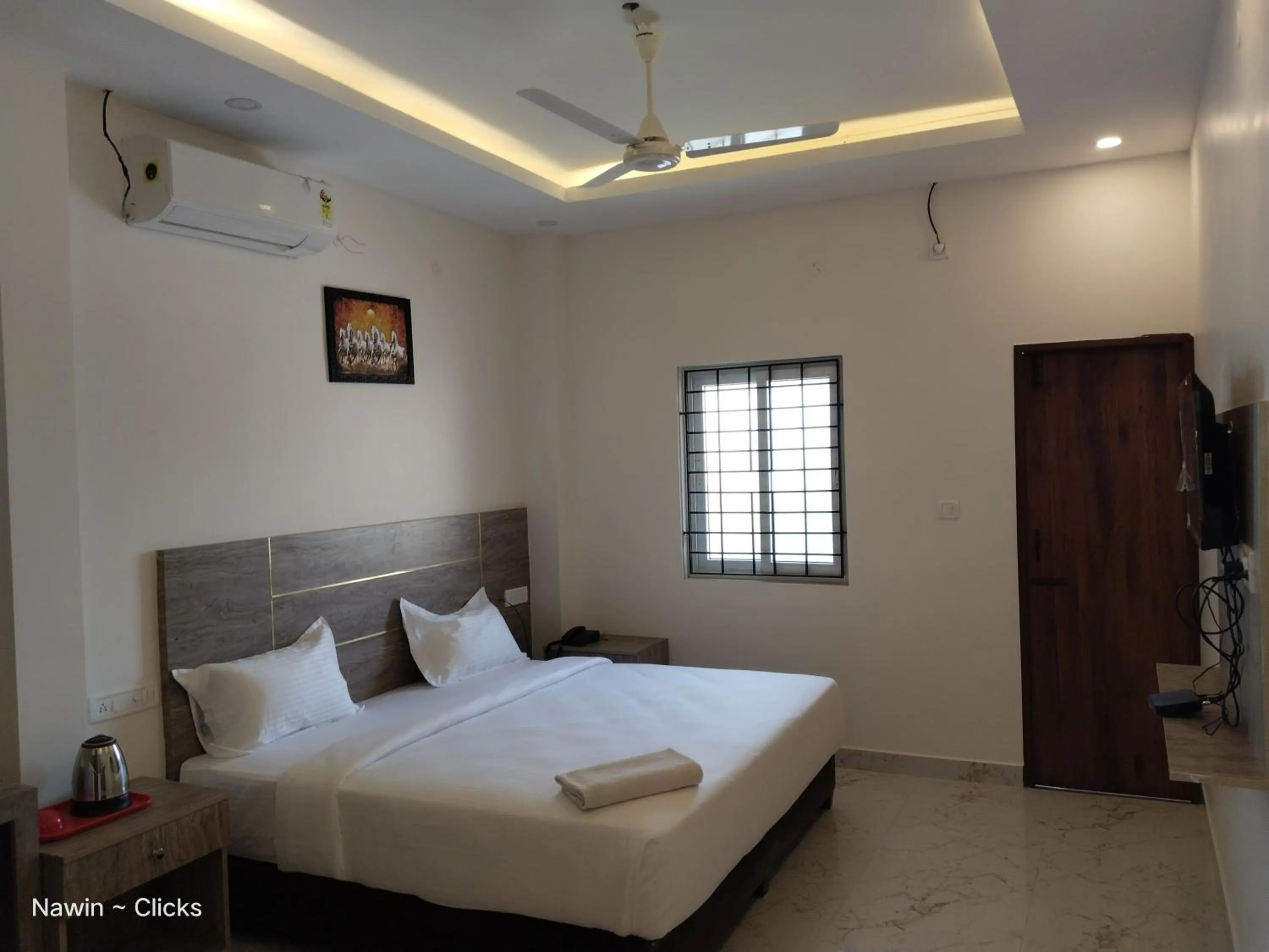 Bed in RedFox Hotel-T.Nagar