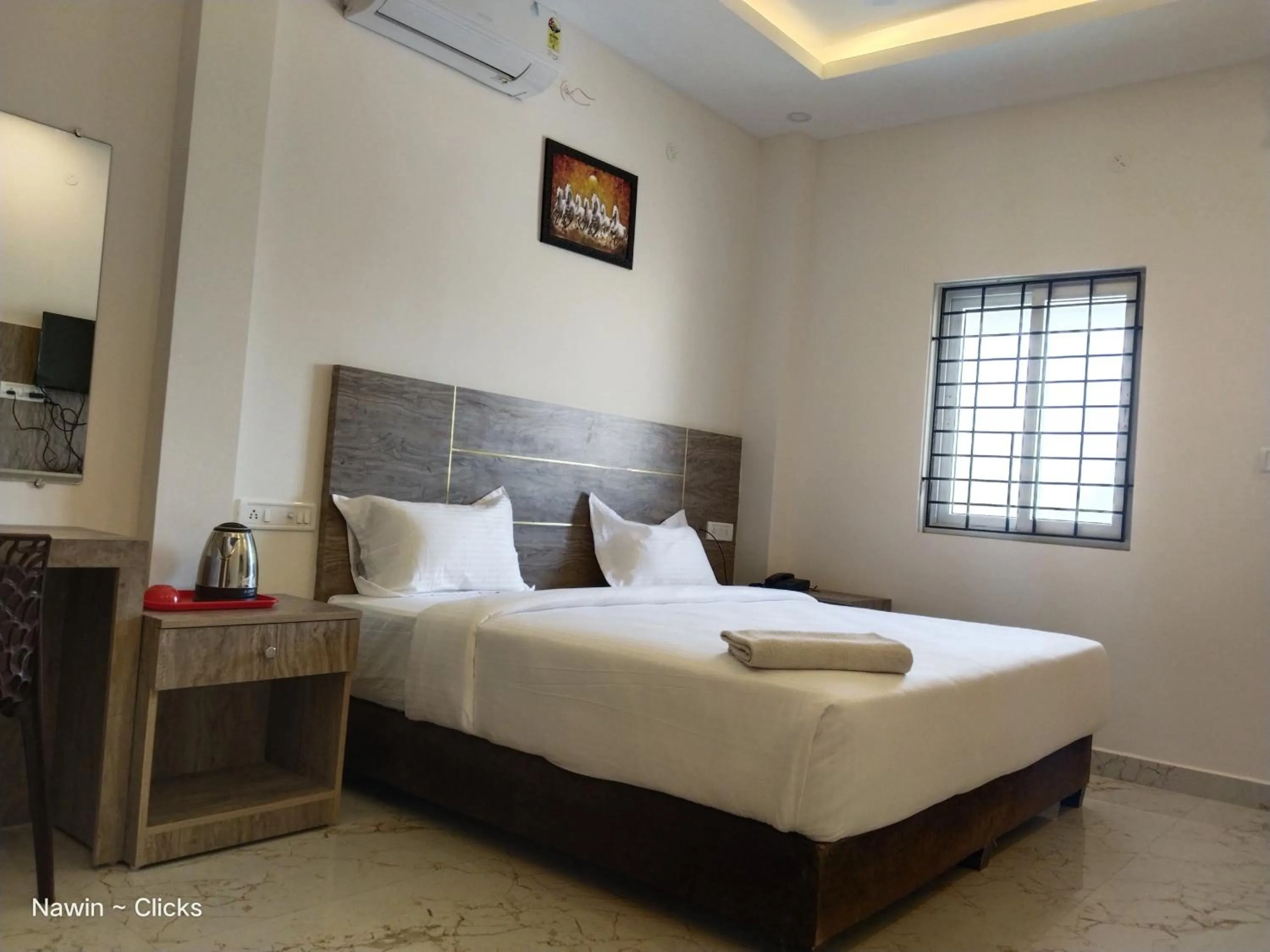 Bed in RedFox Hotel-T.Nagar