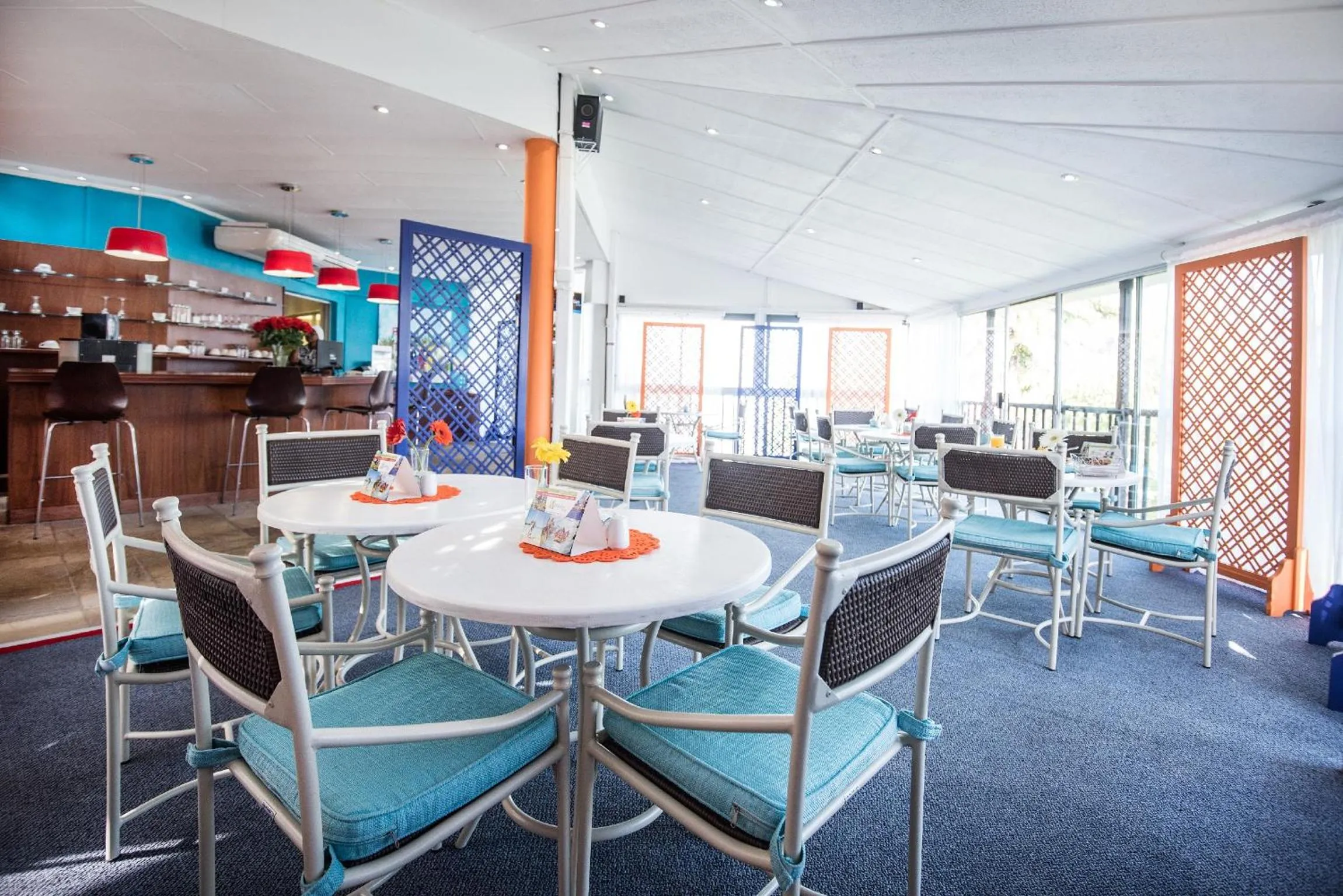 Restaurant/places to eat in First Group La Cote D'Azur