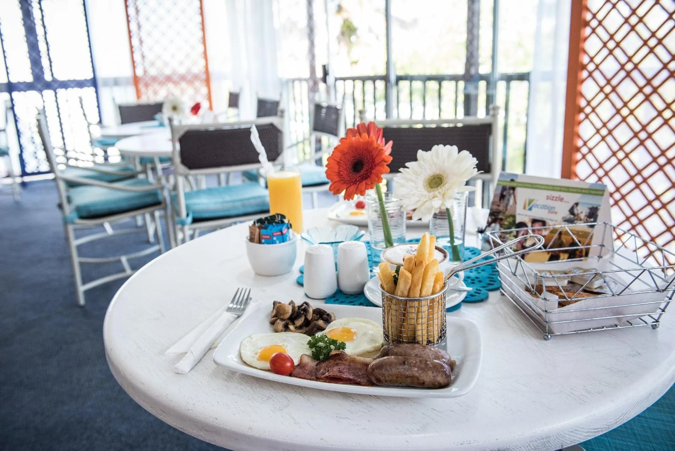 Restaurant/places to eat in First Group La Cote D'Azur