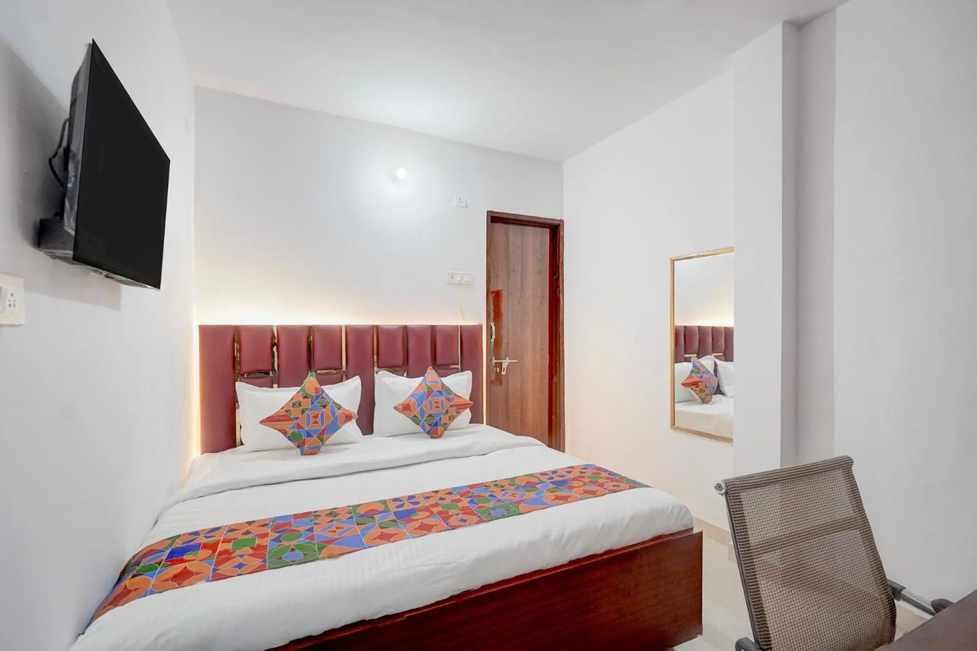 Deluxe Room - single occupancy in FabHotel Tree view Residency