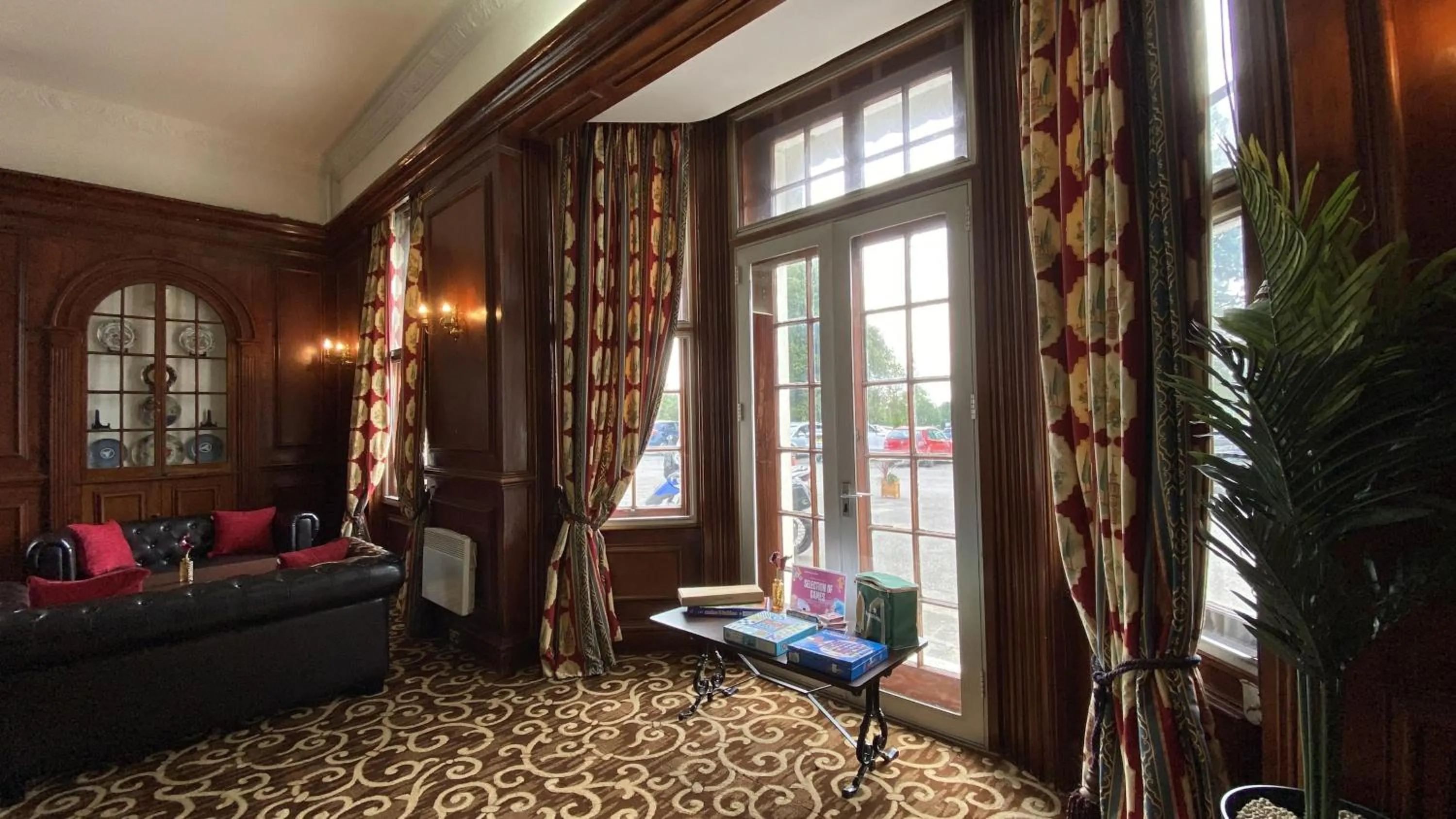 Lounge or bar in Russ Hill Hotel