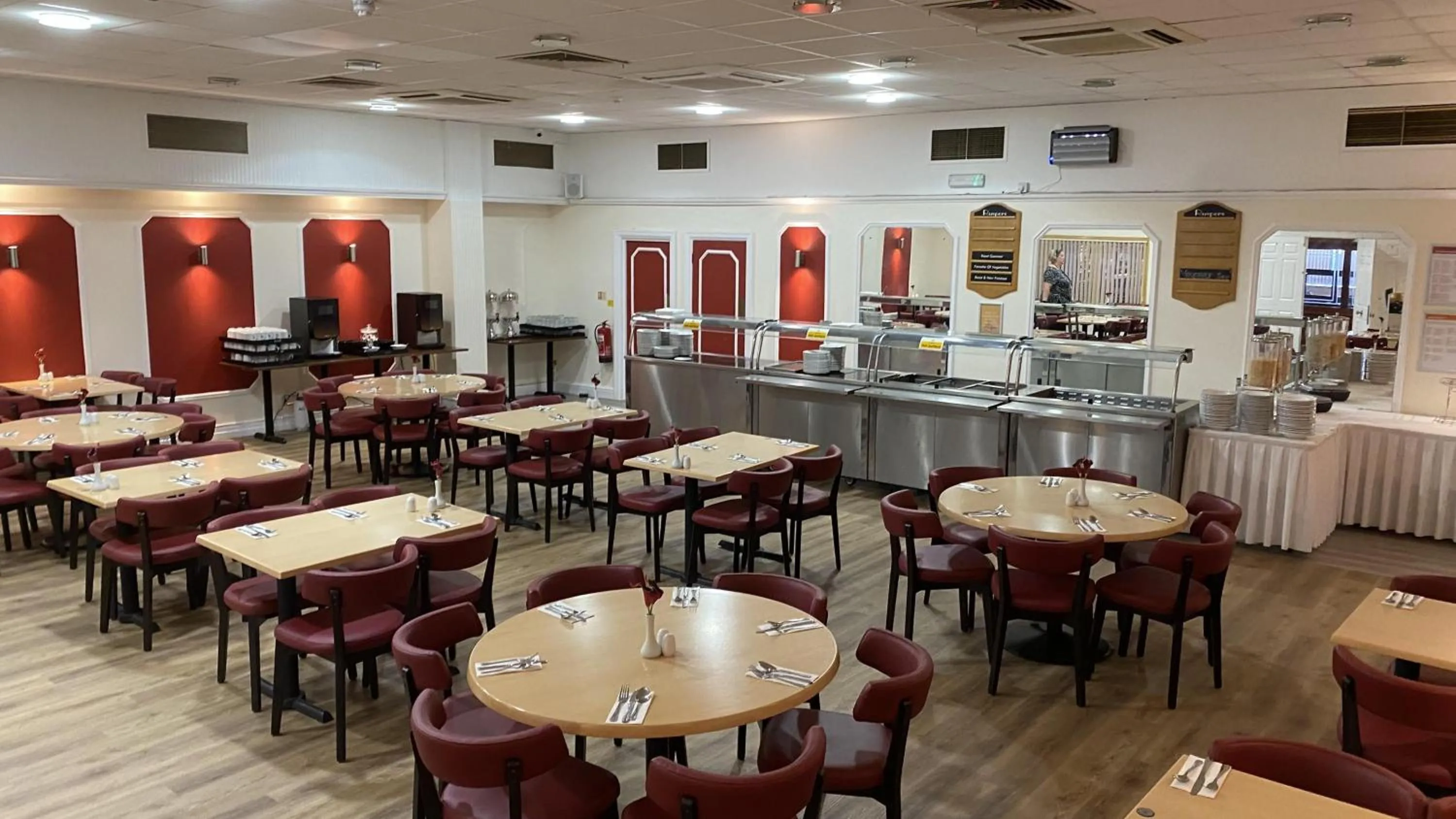 Restaurant/places to eat in Russ Hill Hotel