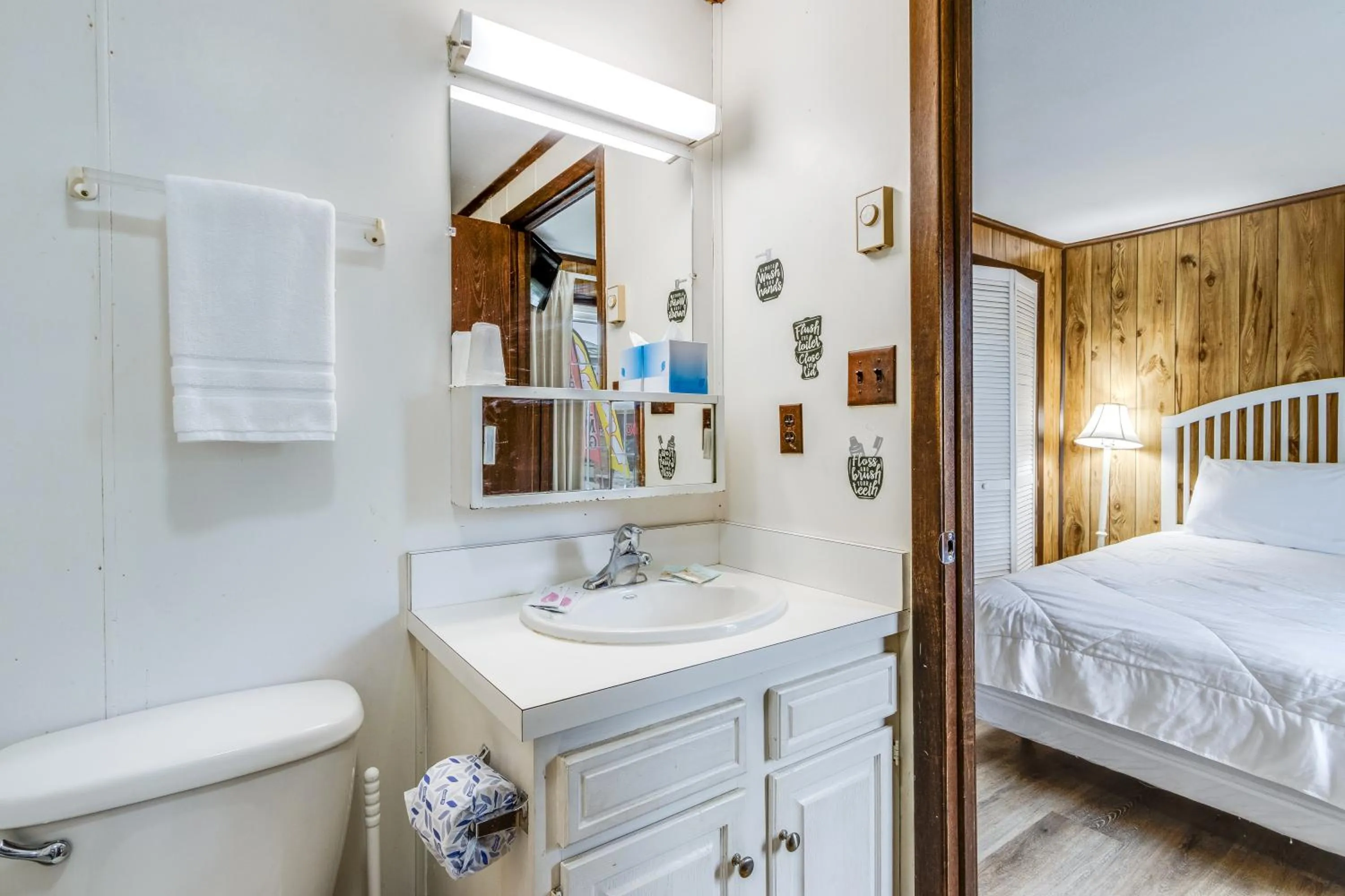 Bathroom, Bed in The Inn at Lewes