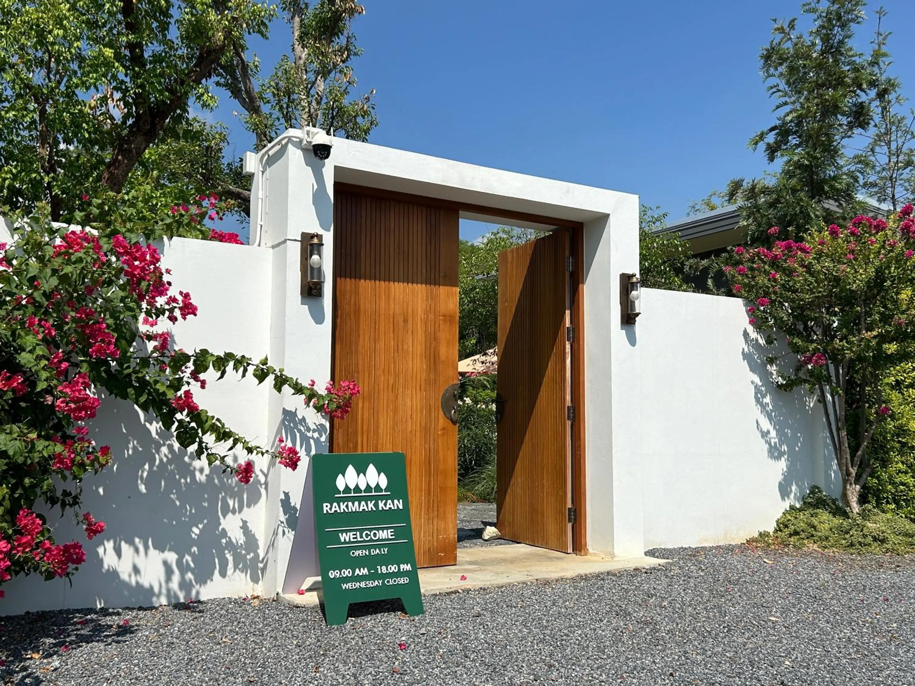 Facade/entrance in Rakmak Kan Resort & Cafe