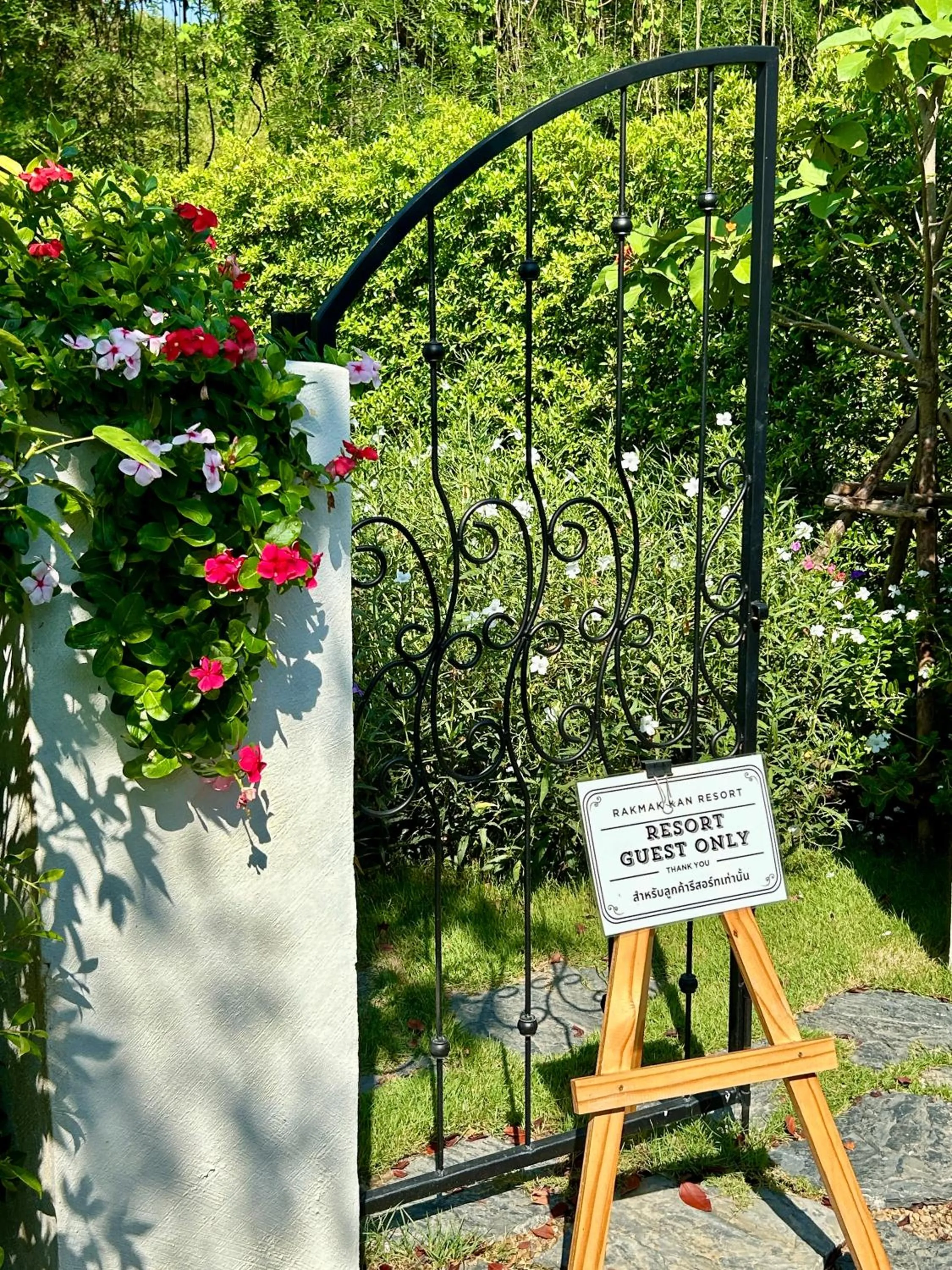 Facade/entrance in Rakmak Kan Resort & Cafe