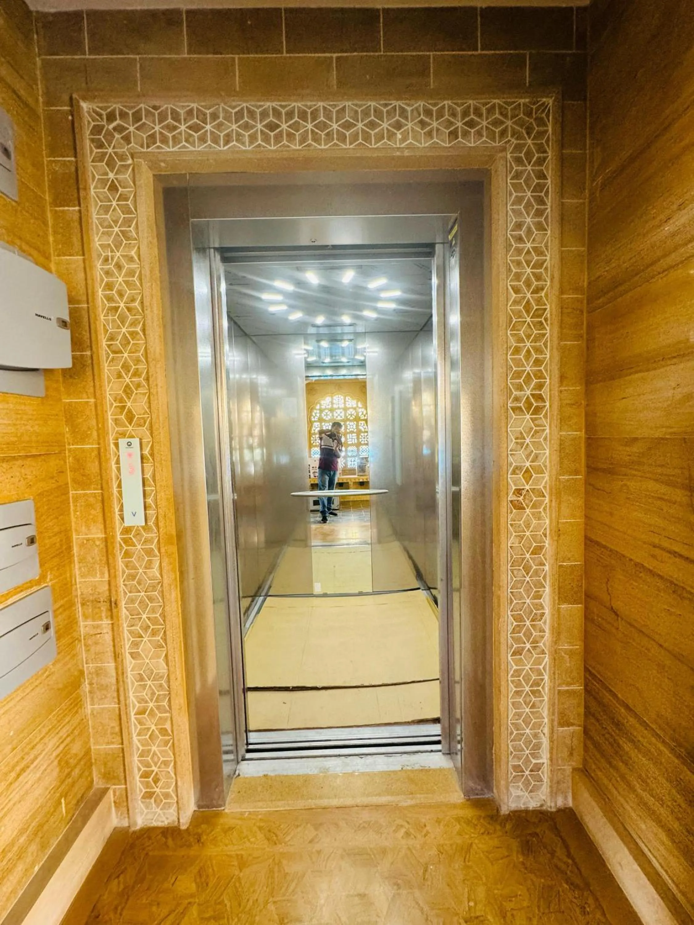 elevator in Guulab Haveli - Opp Fort