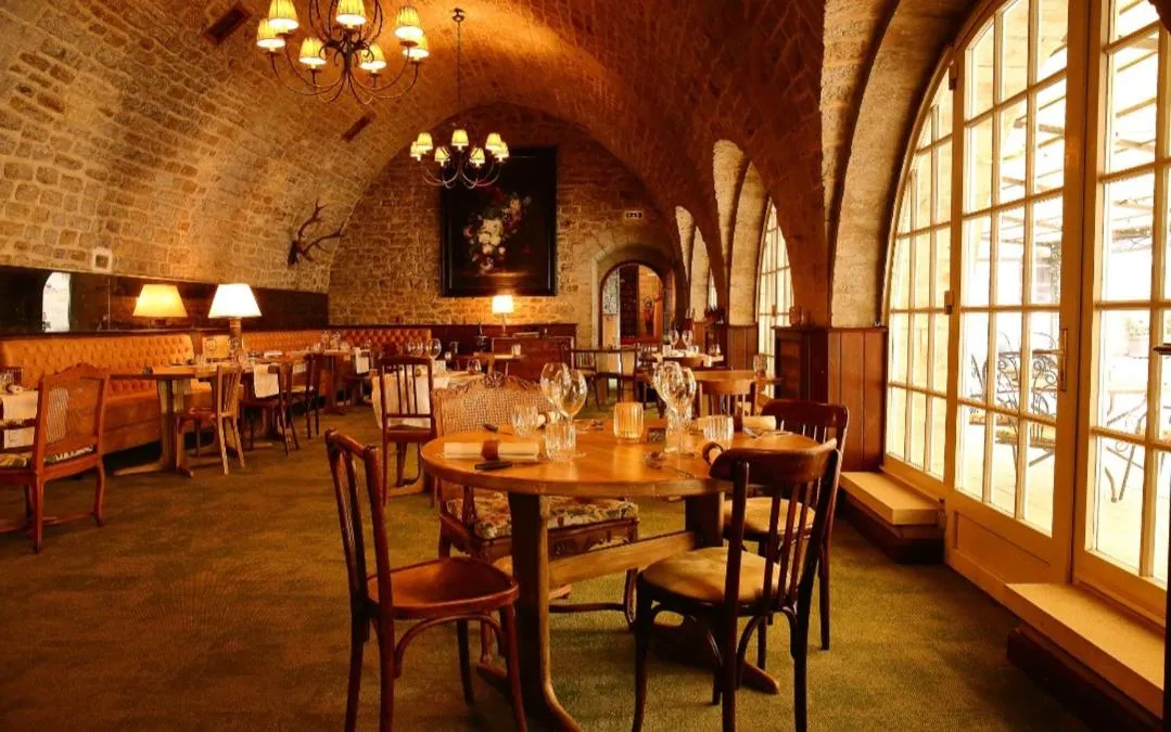 Restaurant/places to eat in Château de Bournel
