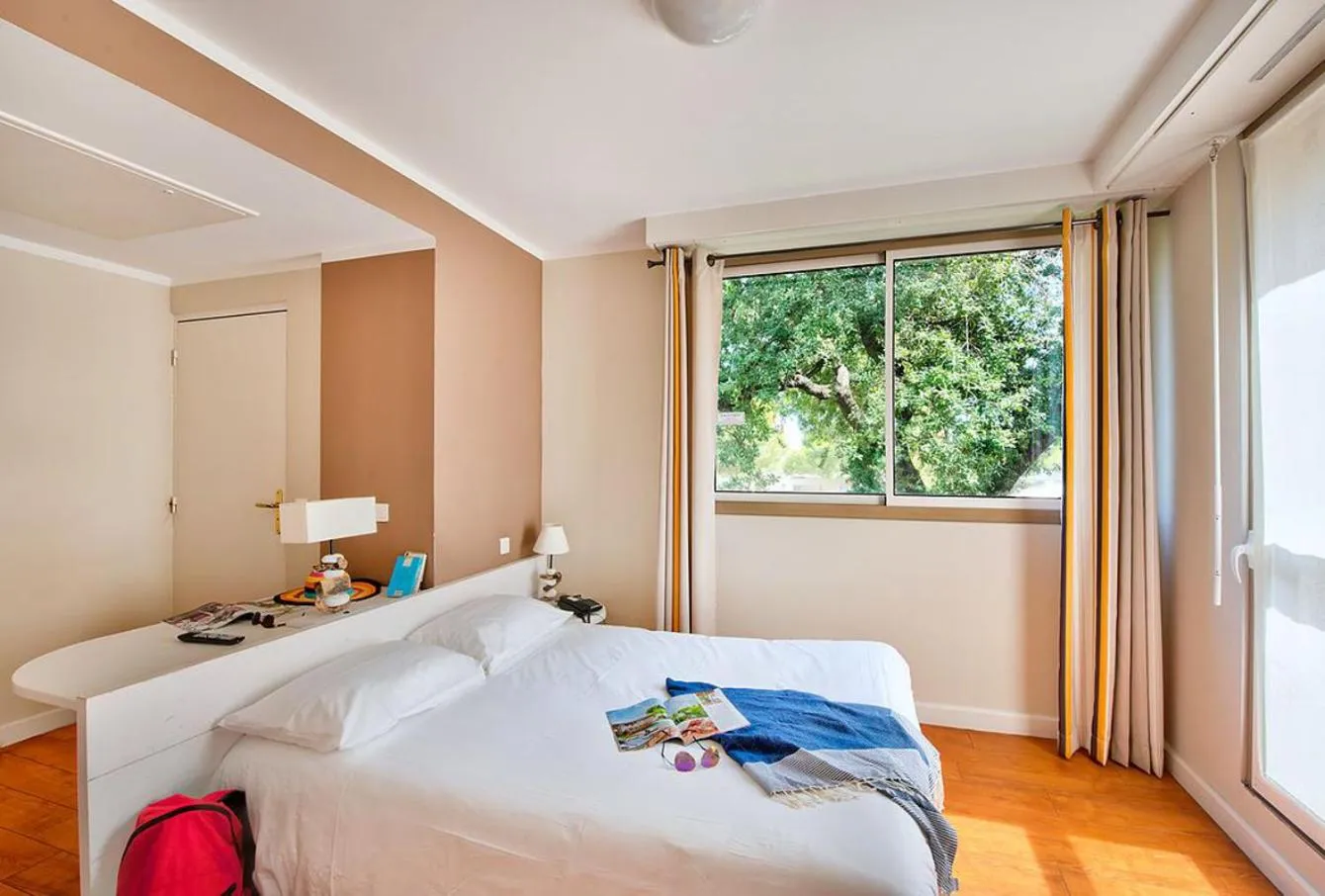 Bed in Hôtel Club la Font des Horts