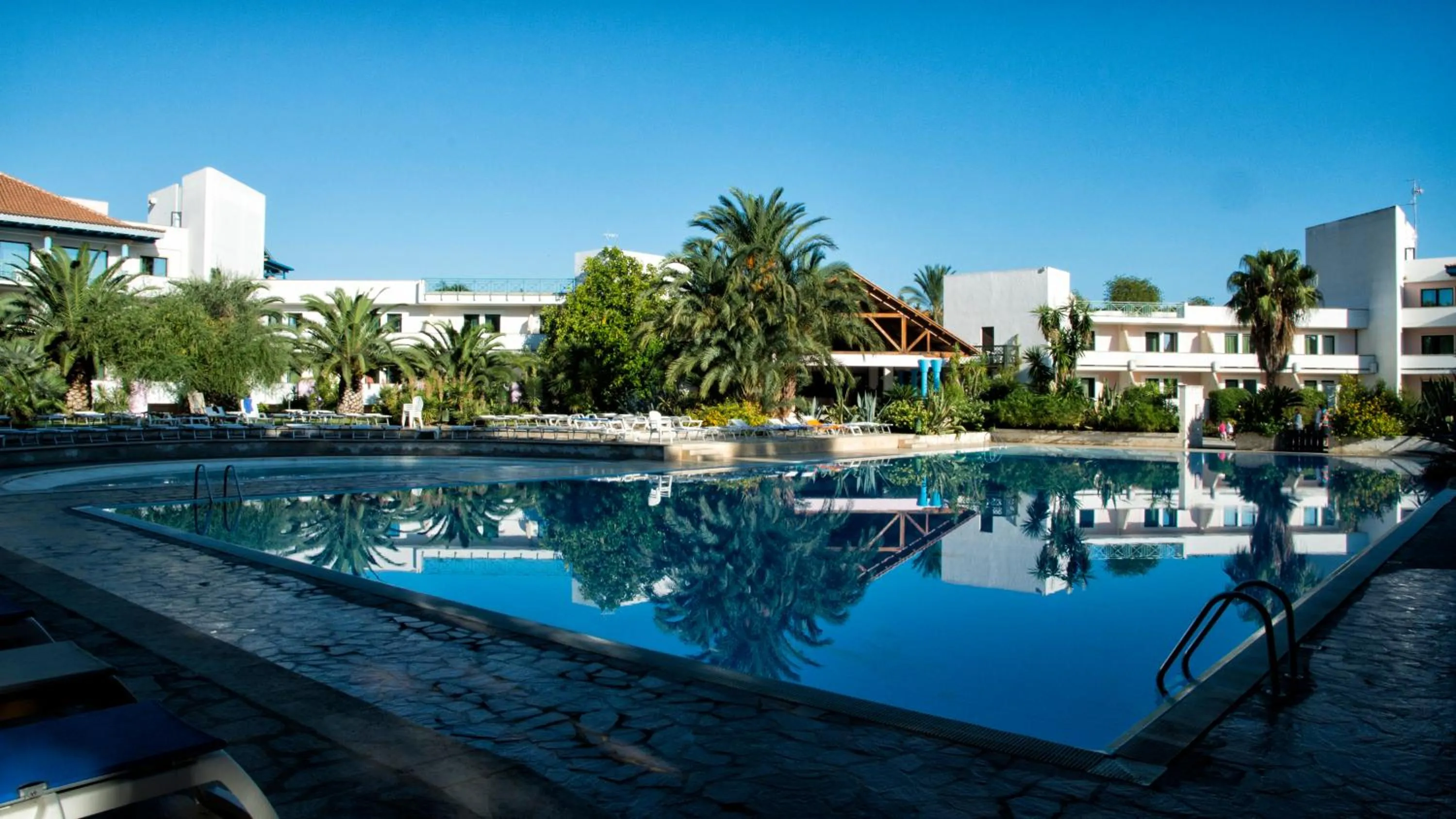 Pool view in Villaggio Giardini D'Oriente