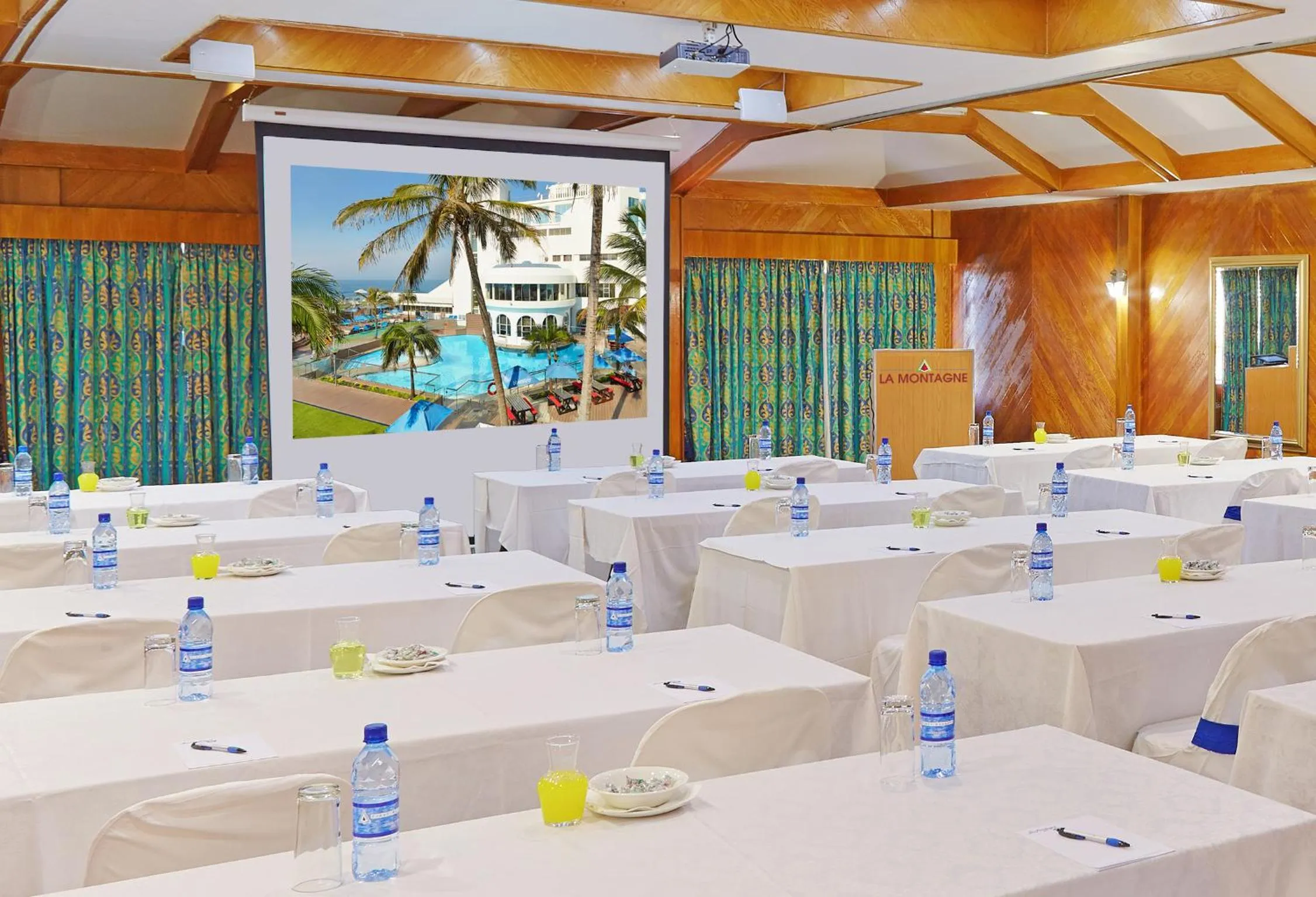 Business facilities in First Group La Montagne