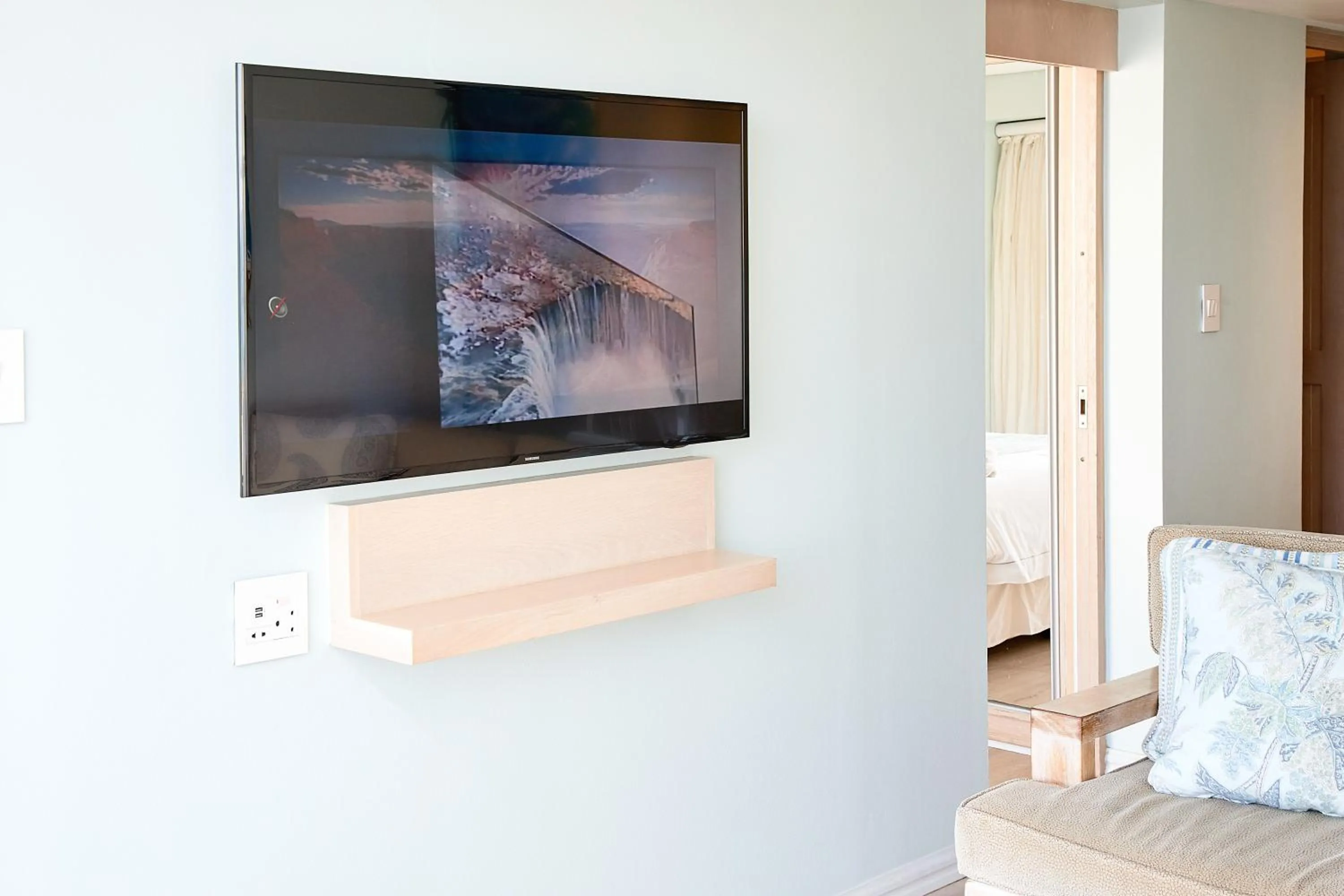 TV and multimedia in First Group La Montagne