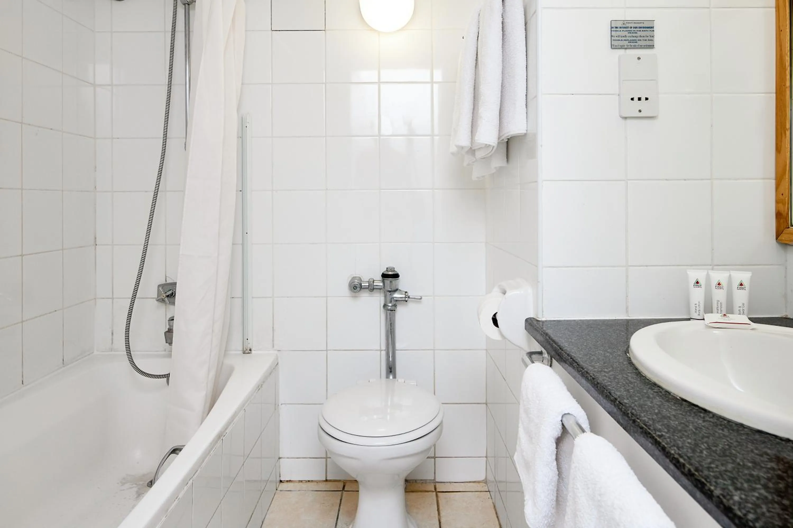 Shower in First Group La Montagne