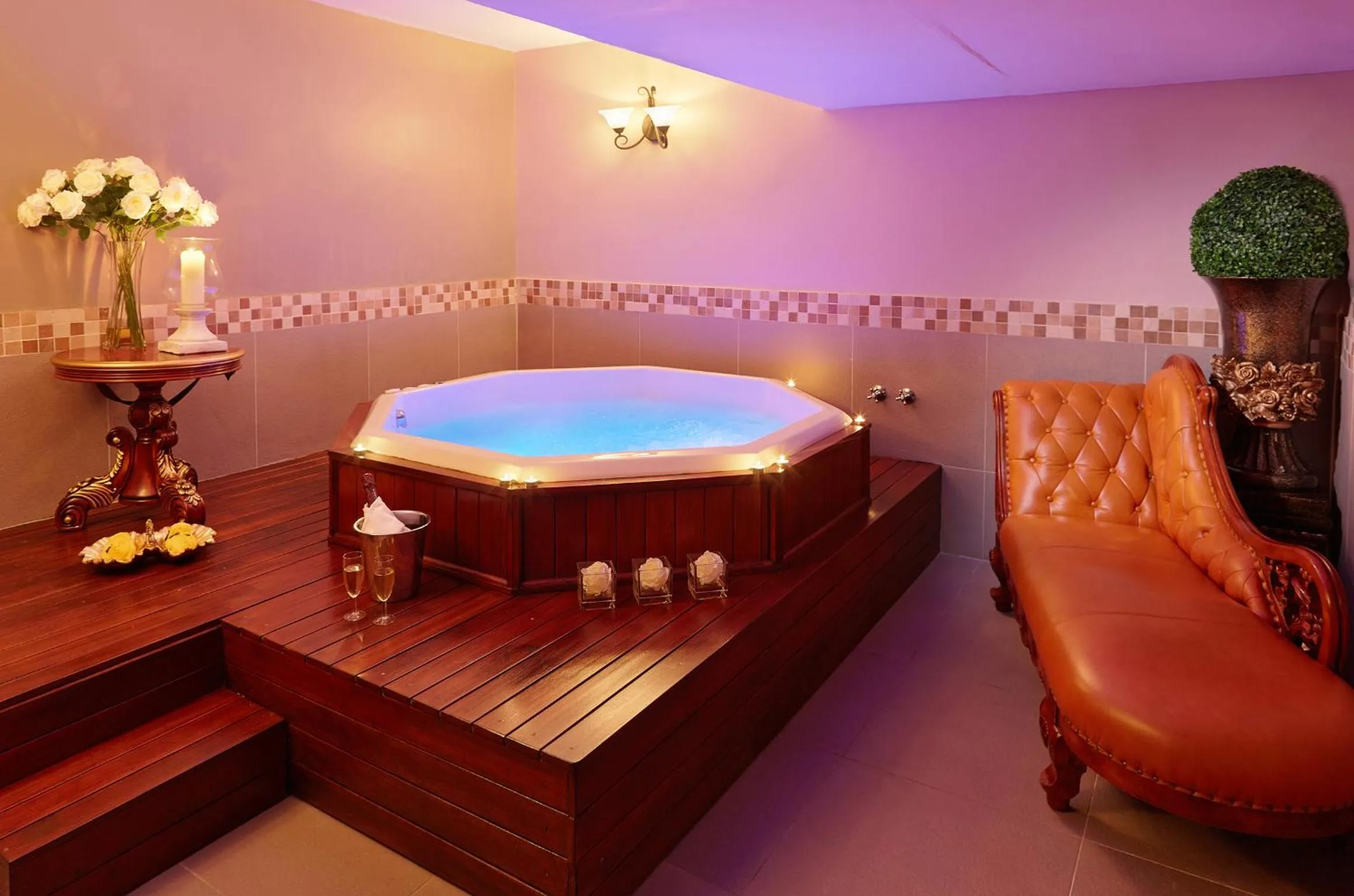 Hot Tub in First Group La Montagne